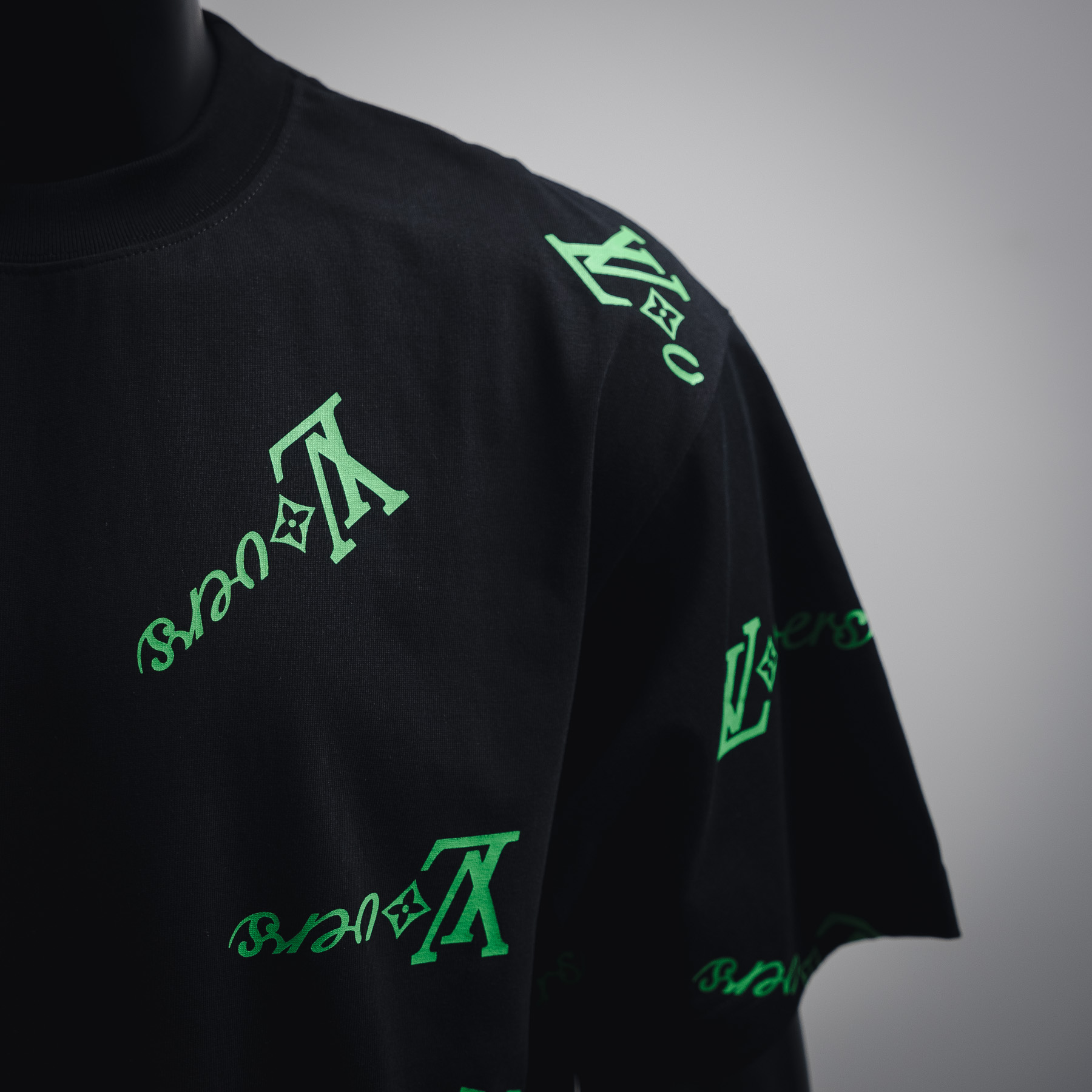 Louis Vuitton/路易威登 2025ss绿色满印logo短袖T恤 黑色 白色