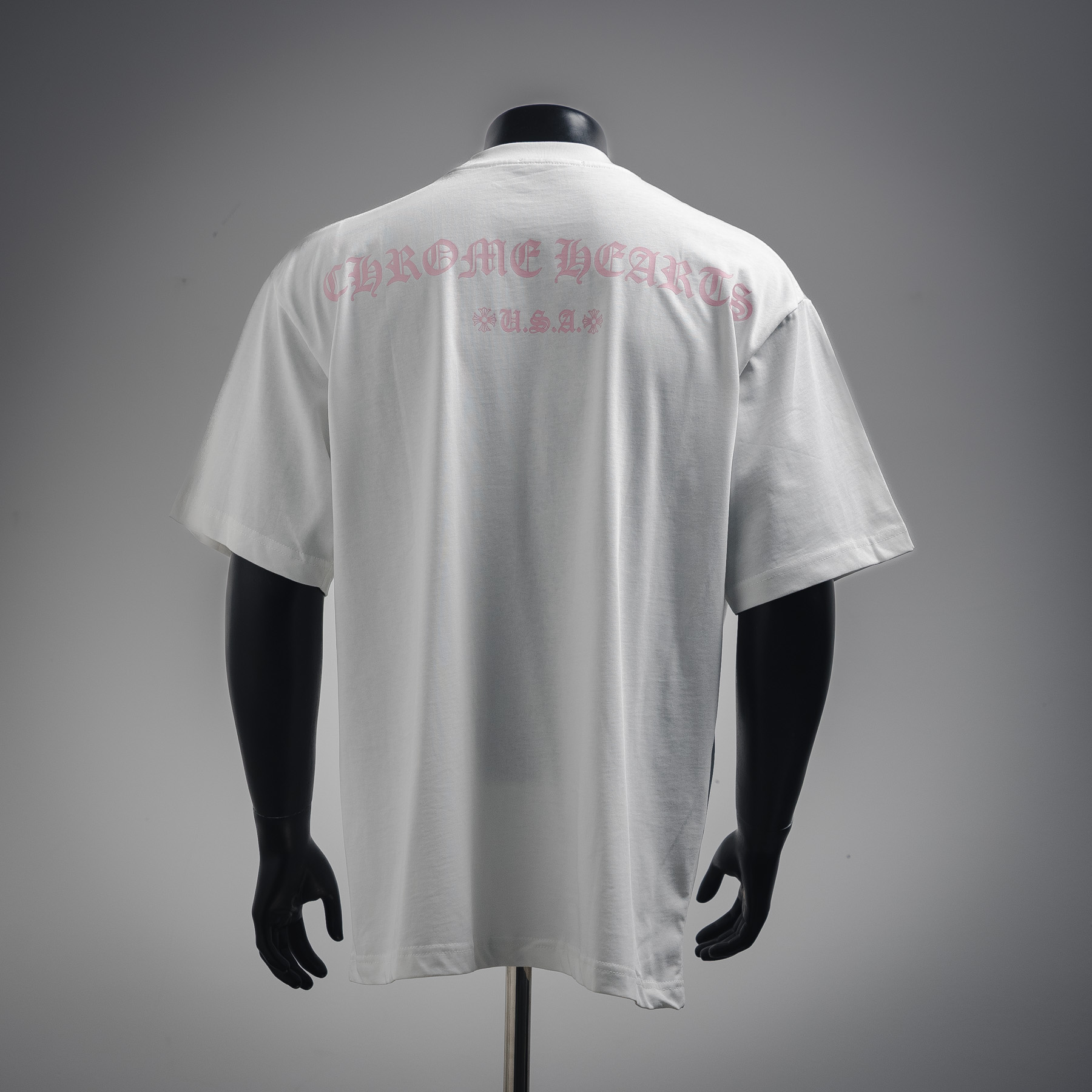 CHROME HEARTS/克罗心CH 后背粉色梵文印花短袖T恤-Chinese UA Cheap High Quatity Brand Clothes Bags handbags Sneakers wholesale wholesaler seller from China Factory suppliers Fashion Clothing Shoes best Quality Beautiful Price CHROME HEARTS/克罗心CH 后背粉色梵文印花短袖T恤