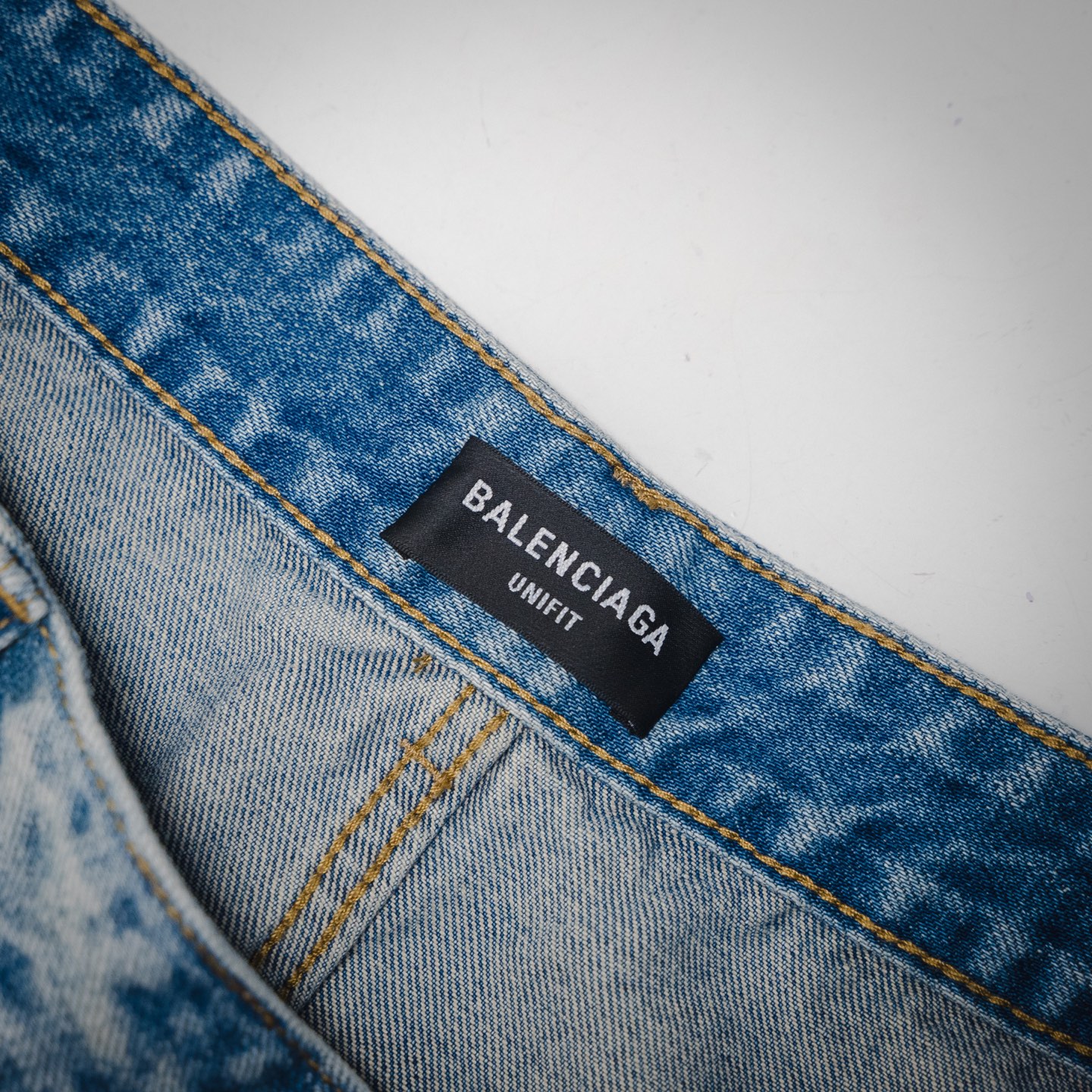 Balenciaga巴黎世家BLCG 24ss 做旧流苏裤脚牛仔短裤