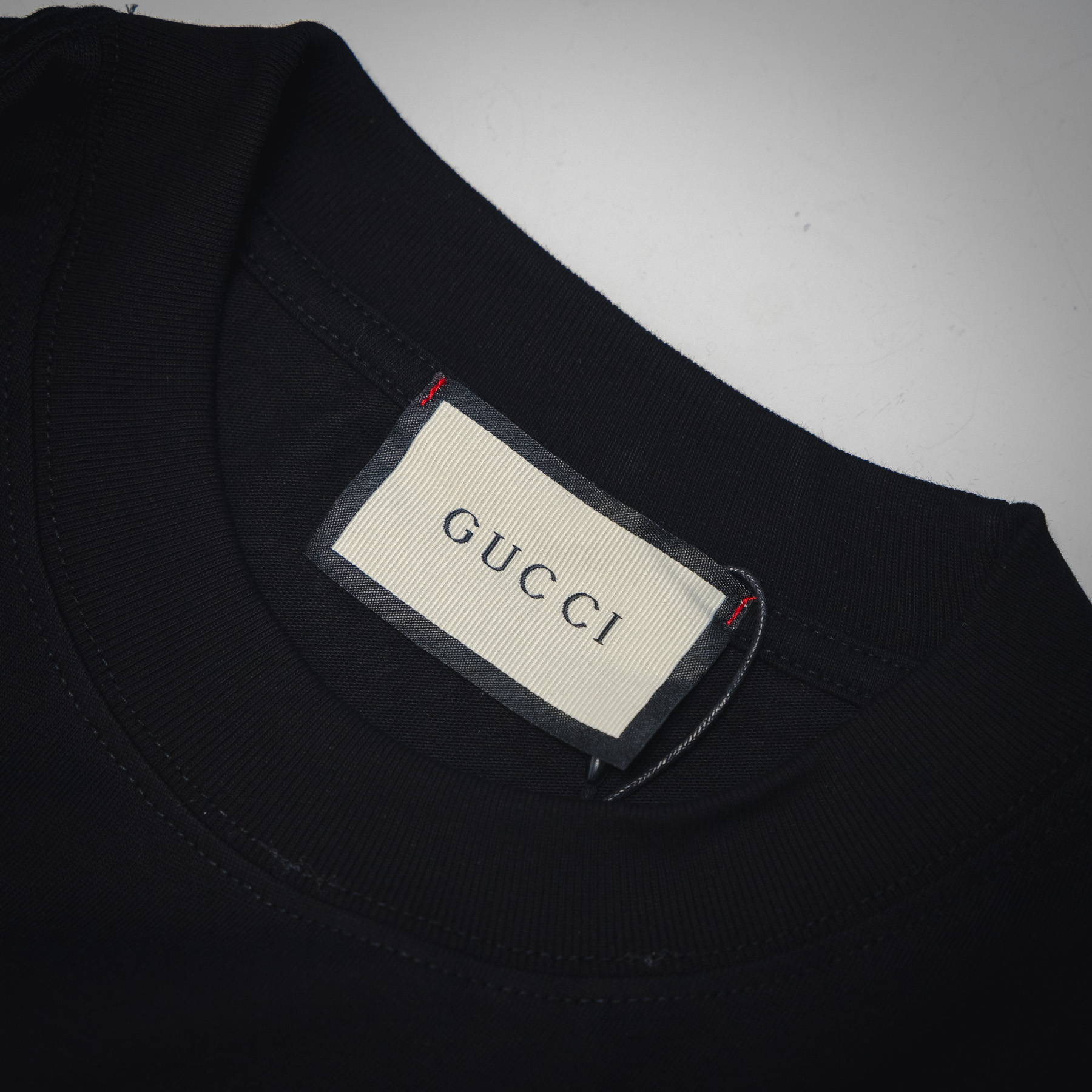 Gucci/古驰2025简约颠倒字母logo图案短袖T恤