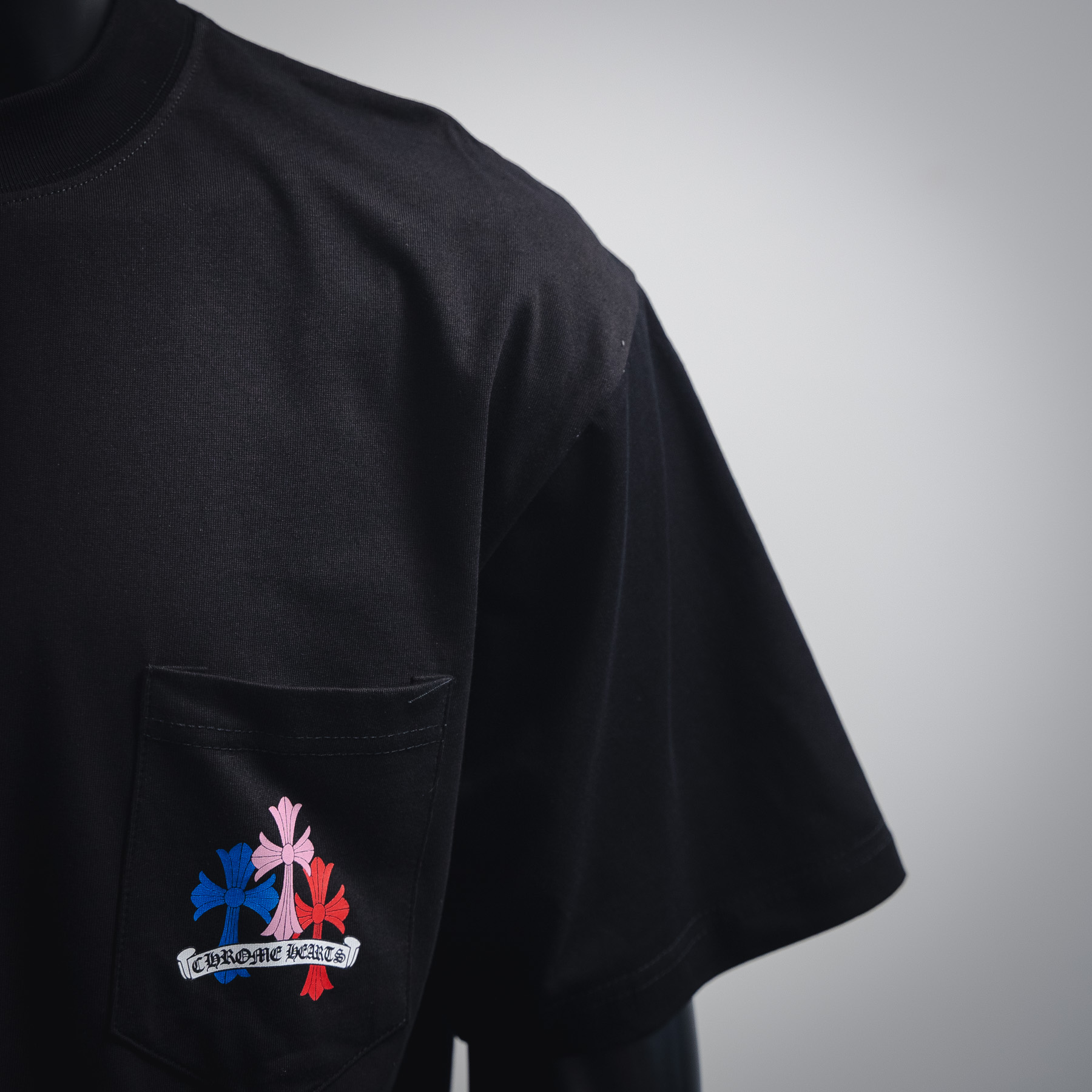 Chrome Hearts 克罗心 23SS 彩色十字架印花短袖T恤 黑色 白色-Chinese UA Cheap High Quatity Brand Clothes Bags handbags Sneakers wholesale wholesaler seller from China Factory suppliers Fashion Clothing Shoes best Quality Beautiful Price Chrome Hearts 克罗心 23SS 彩色十字架印花短袖T恤 黑色 白色