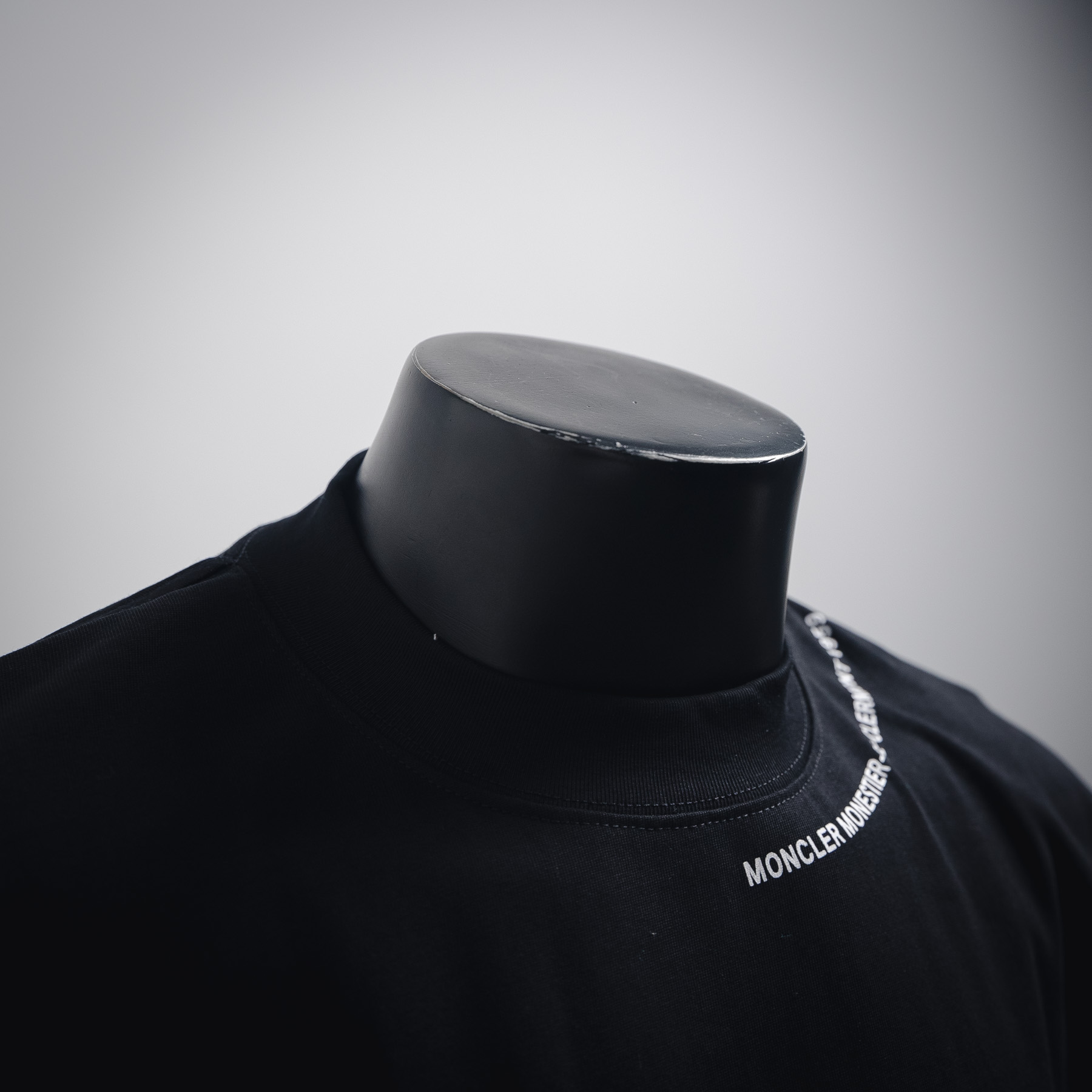 Moncler/蒙口 25ss 领口字母徽标印花短袖T恤