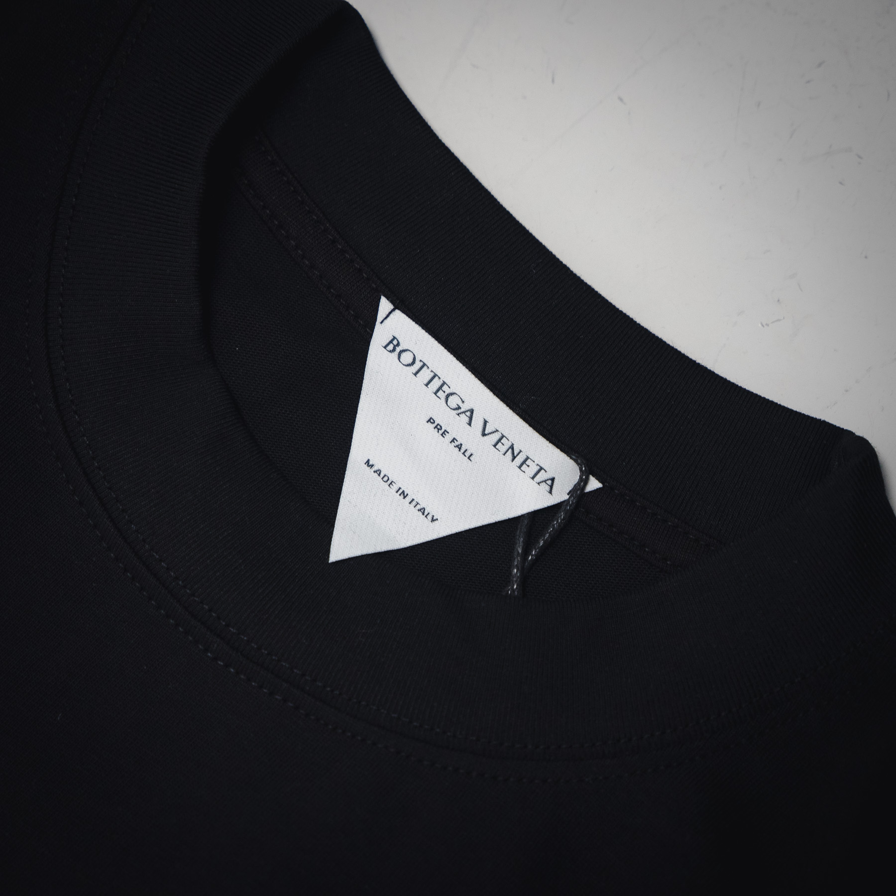 BOTTEGA VENETA葆蝶家BV 25SS小蛇图案字母刺绣短袖T恤