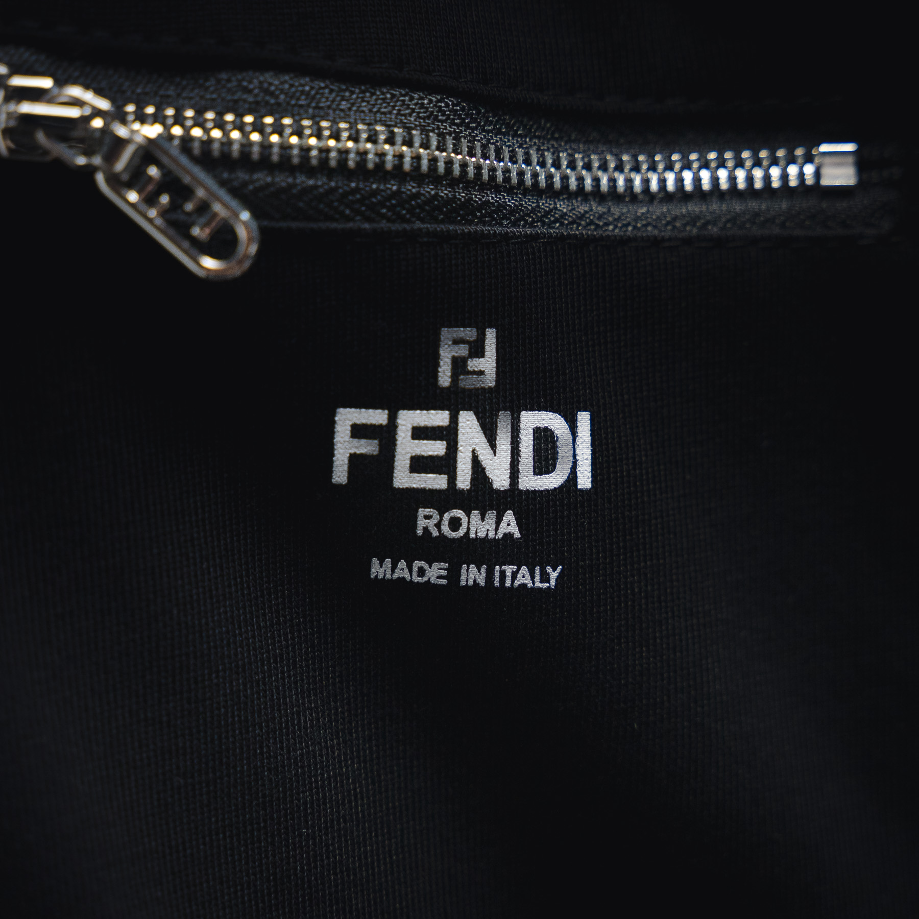 Fendi/芬迪25ss口袋拉链字母logo短袖T恤