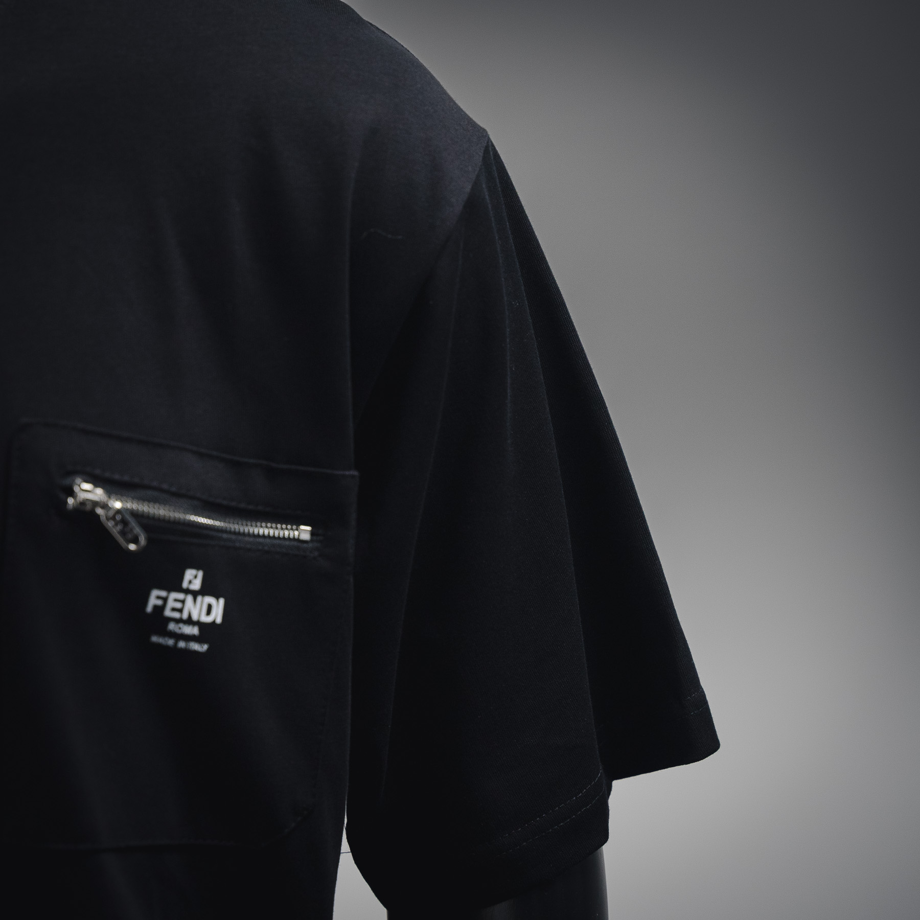 Fendi/芬迪25ss口袋拉链字母logo短袖T恤