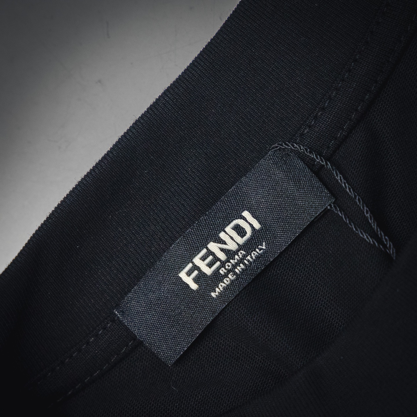 Fendi/芬迪25ss口袋拉链字母logo短袖T恤