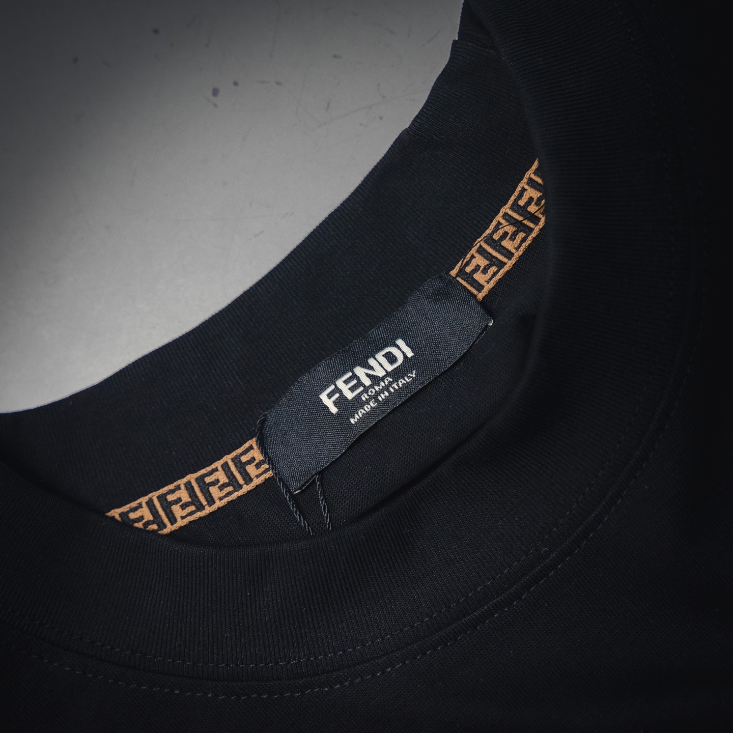 Fendi/芬迪25ss渲染字母logo短袖T恤