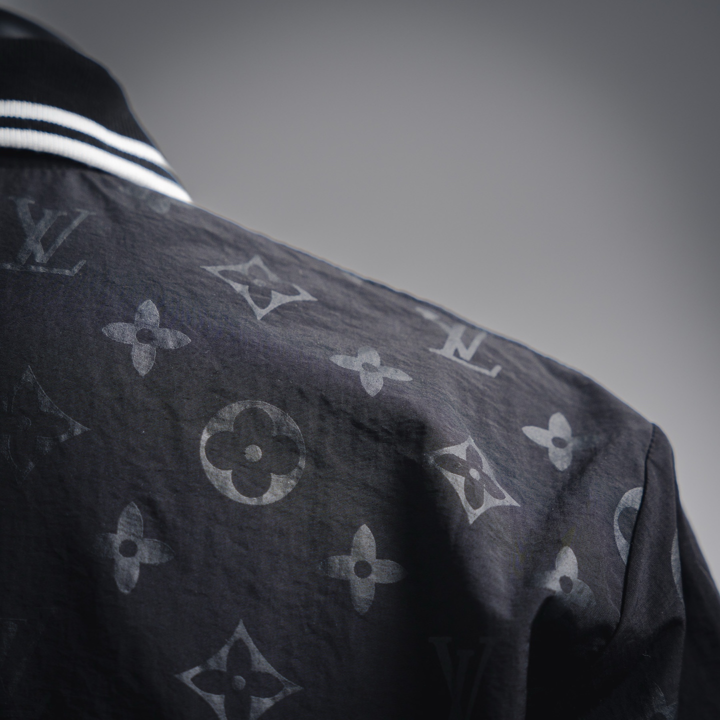 Louis Vuitton/路易威登2025新款 暗纹撞色领提花衬衫