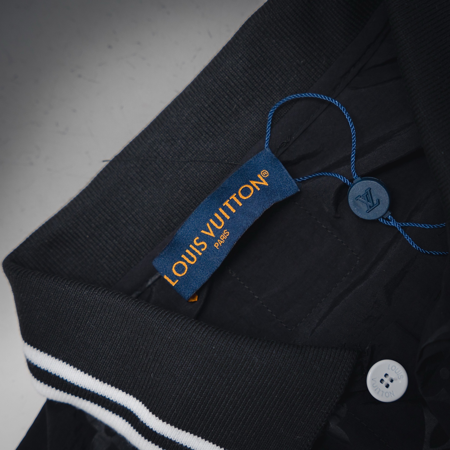 Louis Vuitton/路易威登2025新款 暗纹撞色领提花衬衫