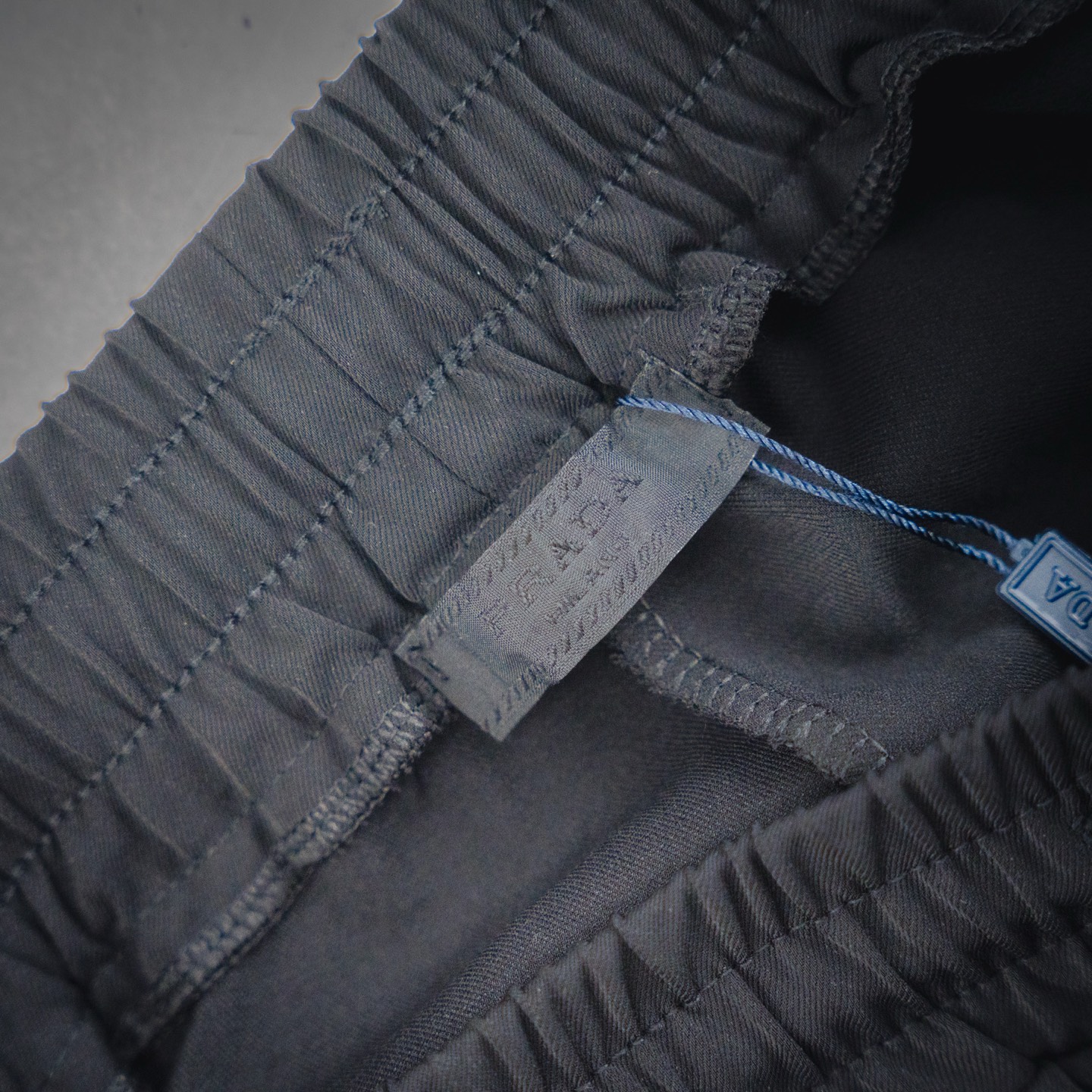 PRADA/普拉达25ss 经典口袋金属短裤