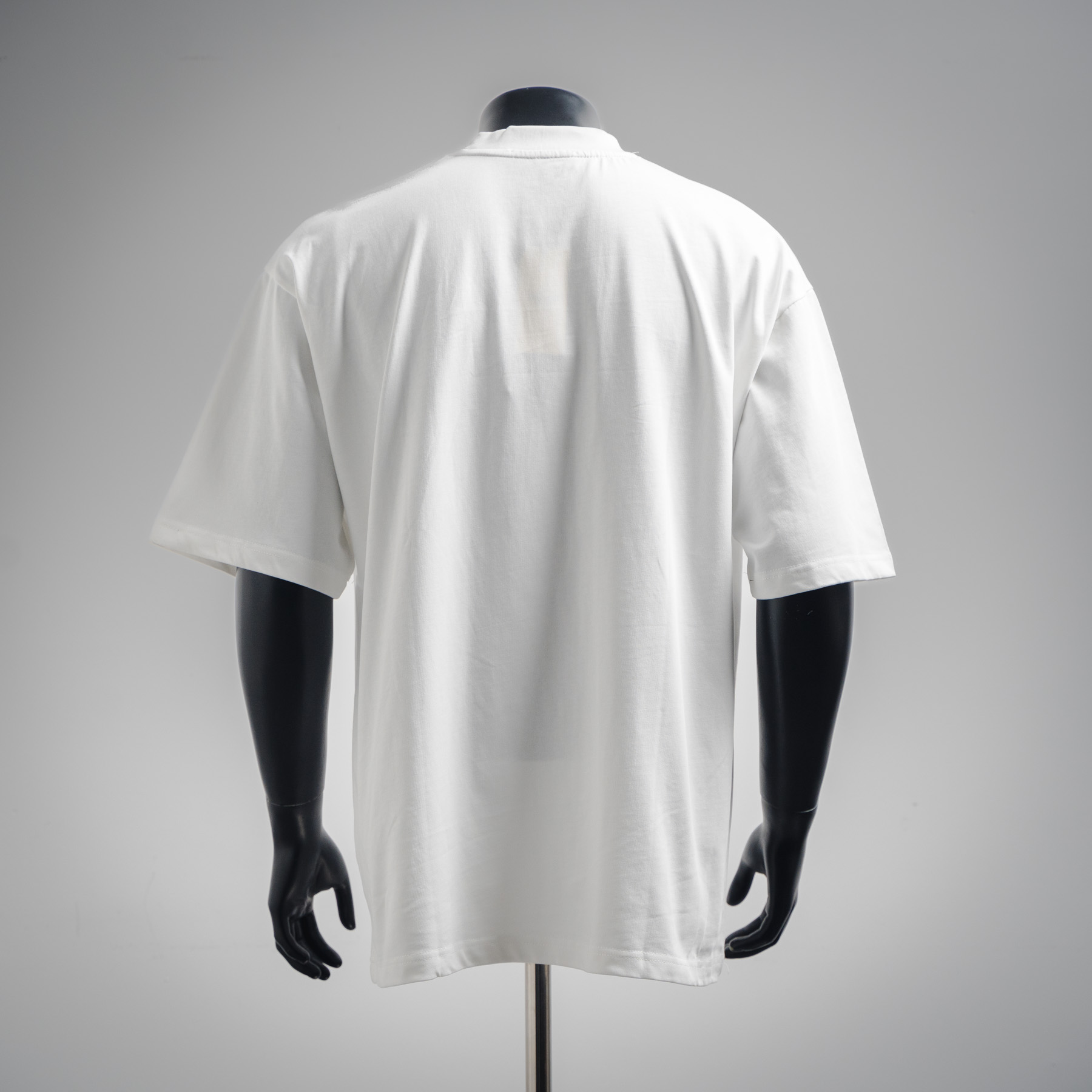 Fendi/芬迪25ss渲染字母logo短袖T恤 黑色/白色