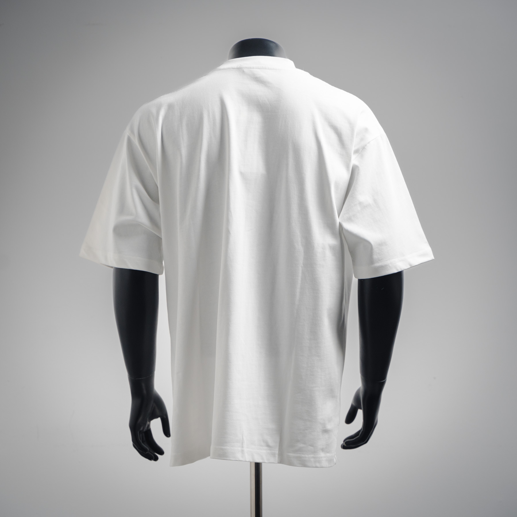 Fendi/芬迪25ss口袋拉链字母logo短袖T恤 黑色/白色