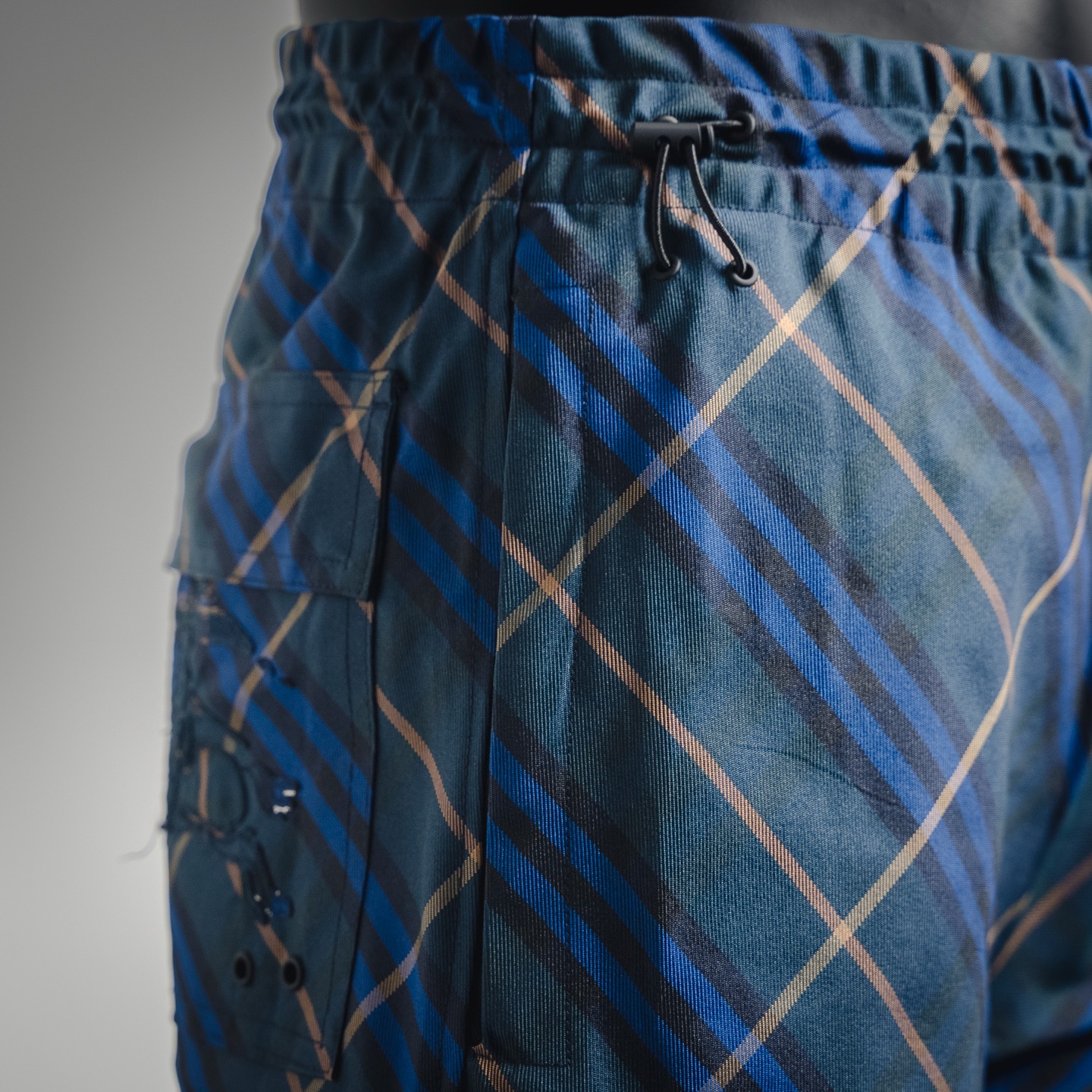 对位版本) Burberry巴宝莉BBR 25ss菱形格纹战马短裤-Chinese UA Cheap High Quatity Brand Clothes Bags handbags Sneakers wholesale wholesaler seller from China Factory suppliers Fashion Clothing Shoes best Quality Beautiful Price 对位版本) Burberry巴宝莉BBR 25ss菱形格纹战马短裤