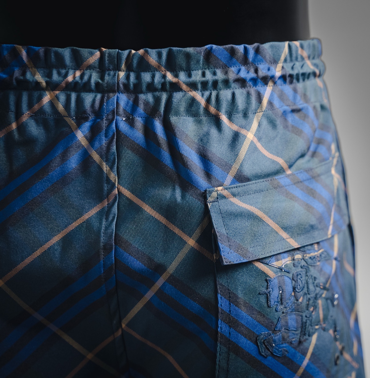 对位版本) Burberry巴宝莉BBR 25ss菱形格纹战马短裤-Chinese UA Cheap High Quatity Brand Clothes Bags handbags Sneakers wholesale wholesaler seller from China Factory suppliers Fashion Clothing Shoes best Quality Beautiful Price 对位版本) Burberry巴宝莉BBR 25ss菱形格纹战马短裤