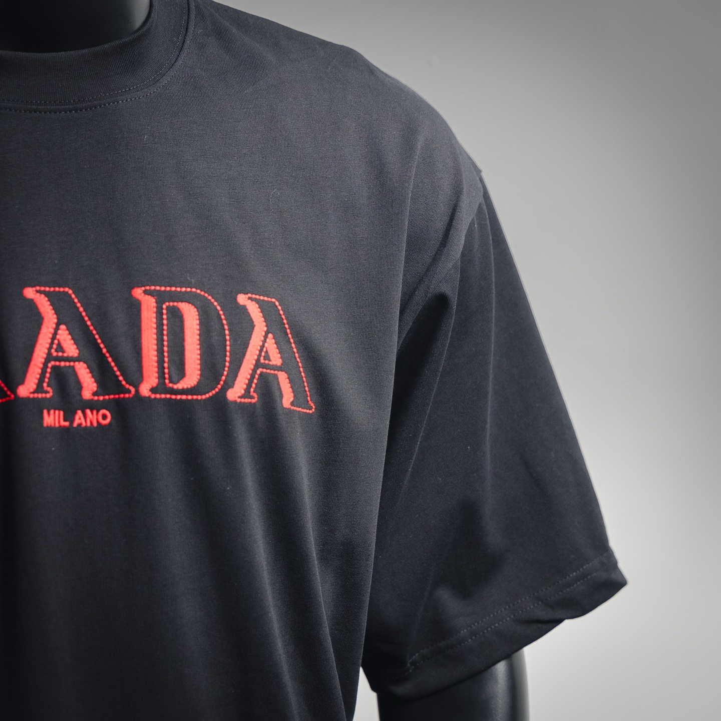 Prada/普拉达 25ss 3D重影字母刺绣短袖T恤白色 黑色-Chinese UA Cheap High Quatity Brand Clothes Bags handbags Sneakers wholesale wholesaler seller from China Factory suppliers Fashion Clothing Shoes best Quality Beautiful Price Prada/普拉达 25ss 3D重影字母刺绣短袖T恤白色 黑色