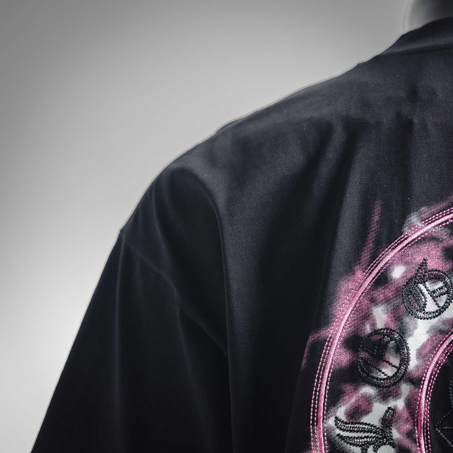 COME HEARTSCH/克罗心CH 25ss紫色马蹄印花刺绣短袖T恤 黑色/白色