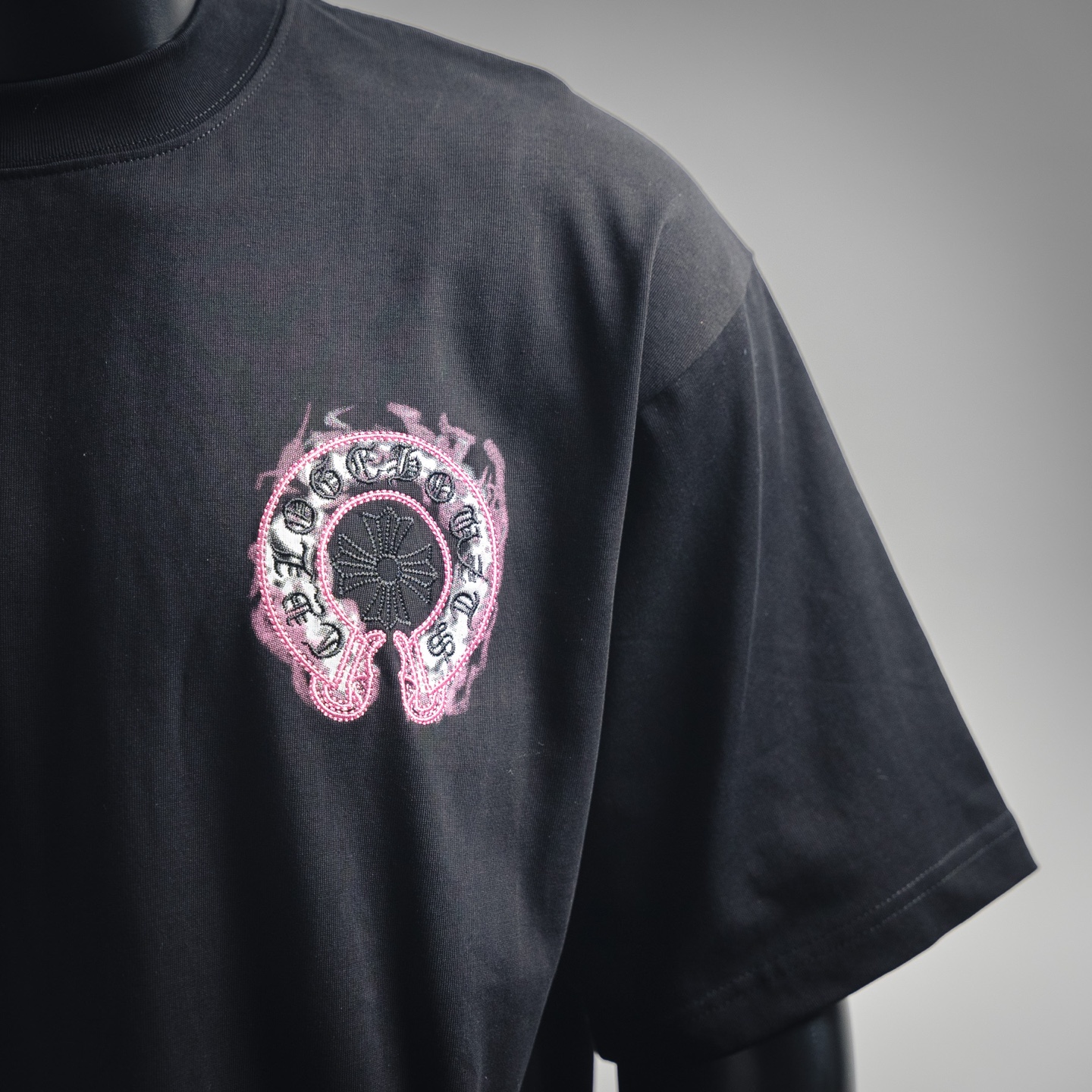 COME HEARTSCH/克罗心CH 25ss紫色马蹄印花刺绣短袖T恤 黑色/白色