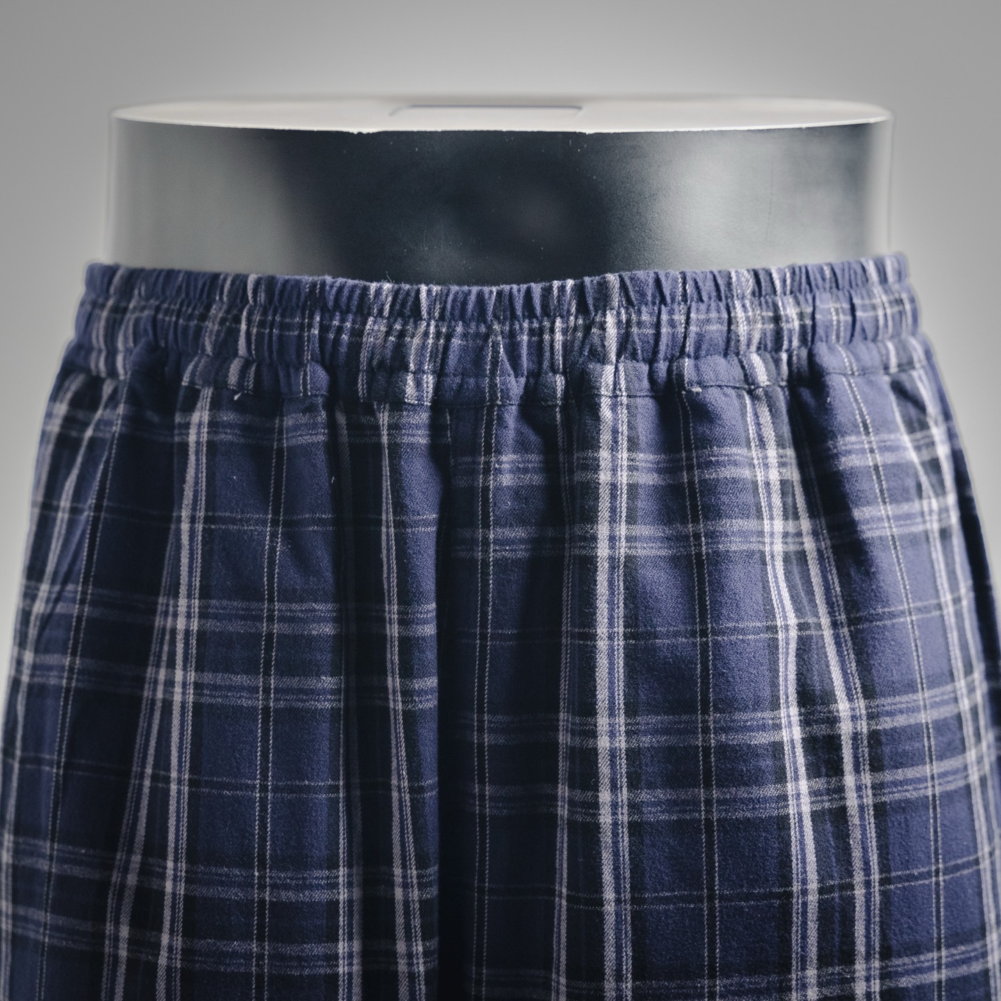 Balenciaga巴黎世家 25ss新款格纹法兰绒长裤-Chinese UA Cheap High Quatity Brand Clothes Bags handbags Sneakers wholesale wholesaler seller from China Factory suppliers Fashion Clothing Shoes best Quality Beautiful Price Balenciaga巴黎世家 25ss新款格纹法兰绒长裤