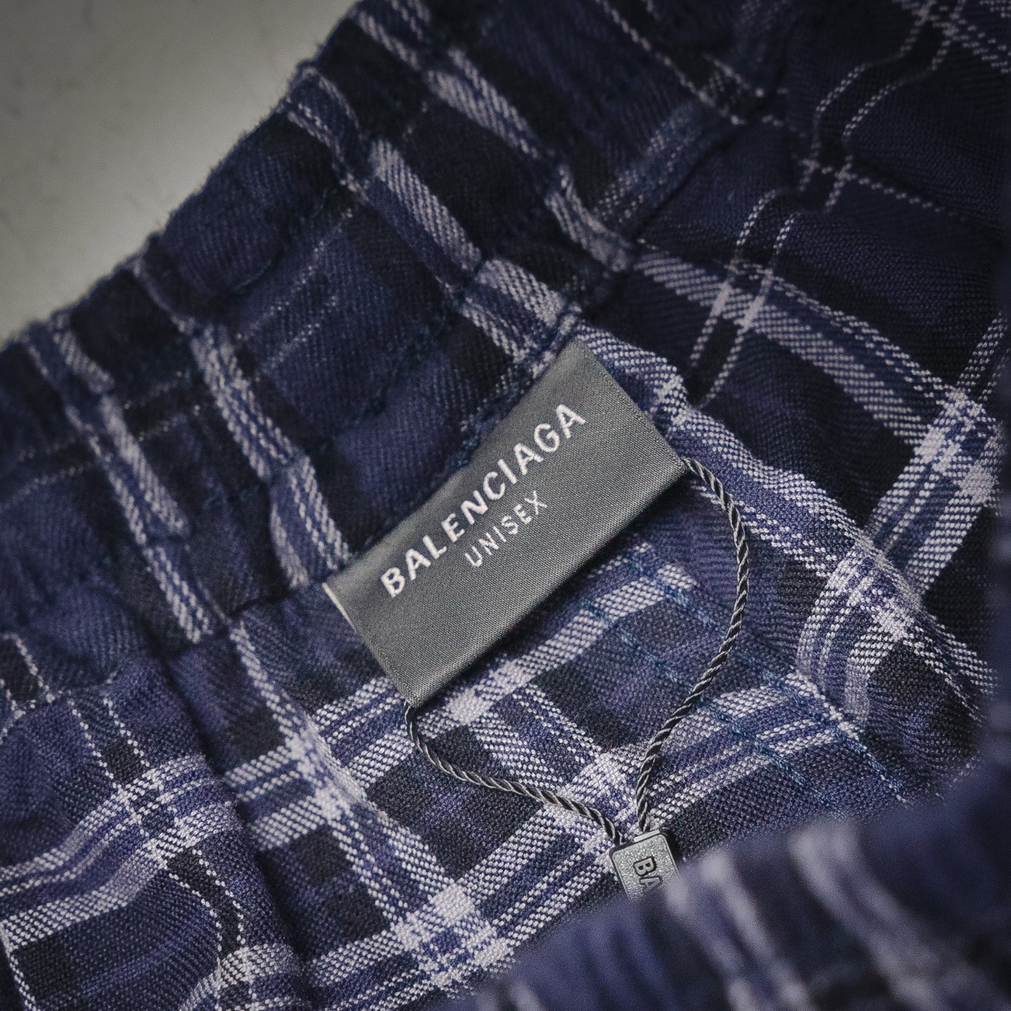 Balenciaga巴黎世家 25ss新款格纹法兰绒长裤-Chinese UA Cheap High Quatity Brand Clothes Bags handbags Sneakers wholesale wholesaler seller from China Factory suppliers Fashion Clothing Shoes best Quality Beautiful Price Balenciaga巴黎世家 25ss新款格纹法兰绒长裤