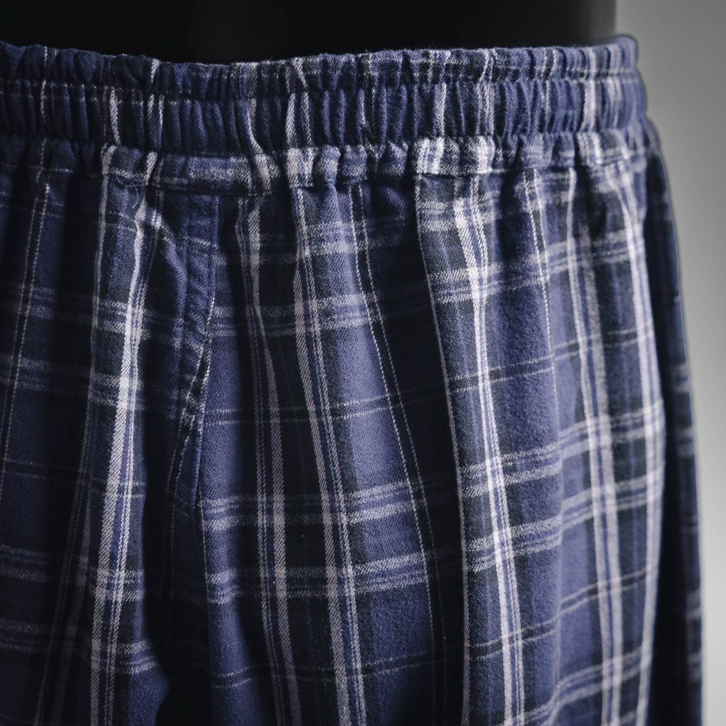 Balenciaga巴黎世家 25ss新款格纹法兰绒长裤-Chinese UA Cheap High Quatity Brand Clothes Bags handbags Sneakers wholesale wholesaler seller from China Factory suppliers Fashion Clothing Shoes best Quality Beautiful Price Balenciaga巴黎世家 25ss新款格纹法兰绒长裤