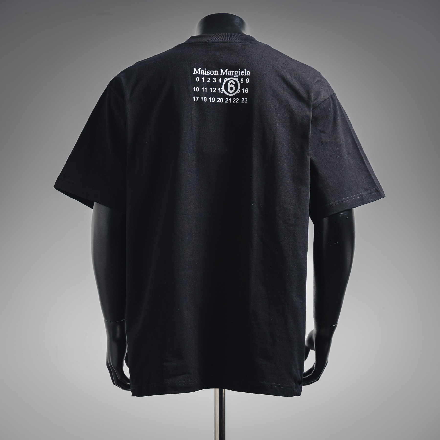 MaisonMargiela/马吉拉 25ss 字母数字粉色6印花短袖T恤 黑色