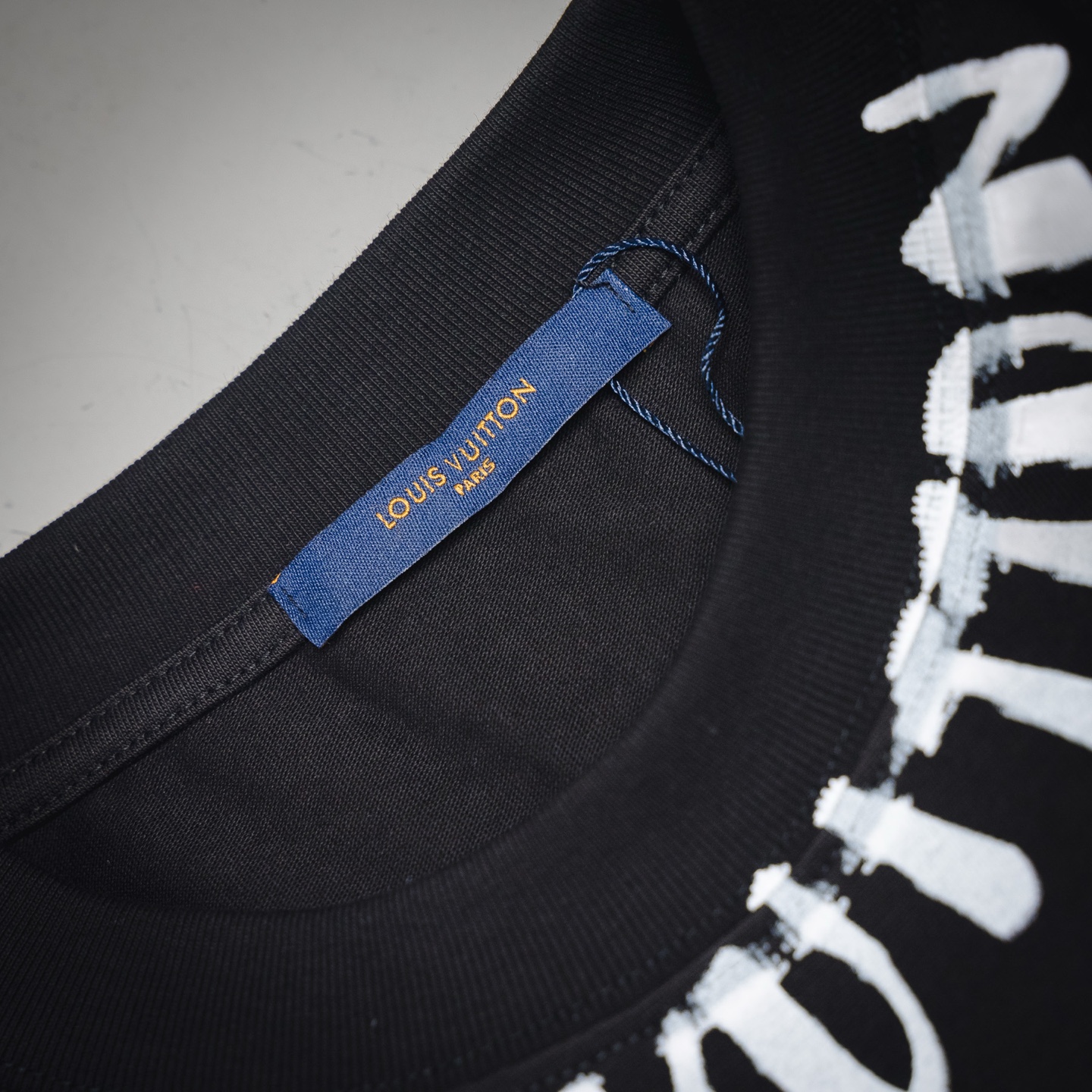 Louis Vuitton /路易威登 25ss领口logo链条标识胶印圆领短袖T恤 黑色 白色