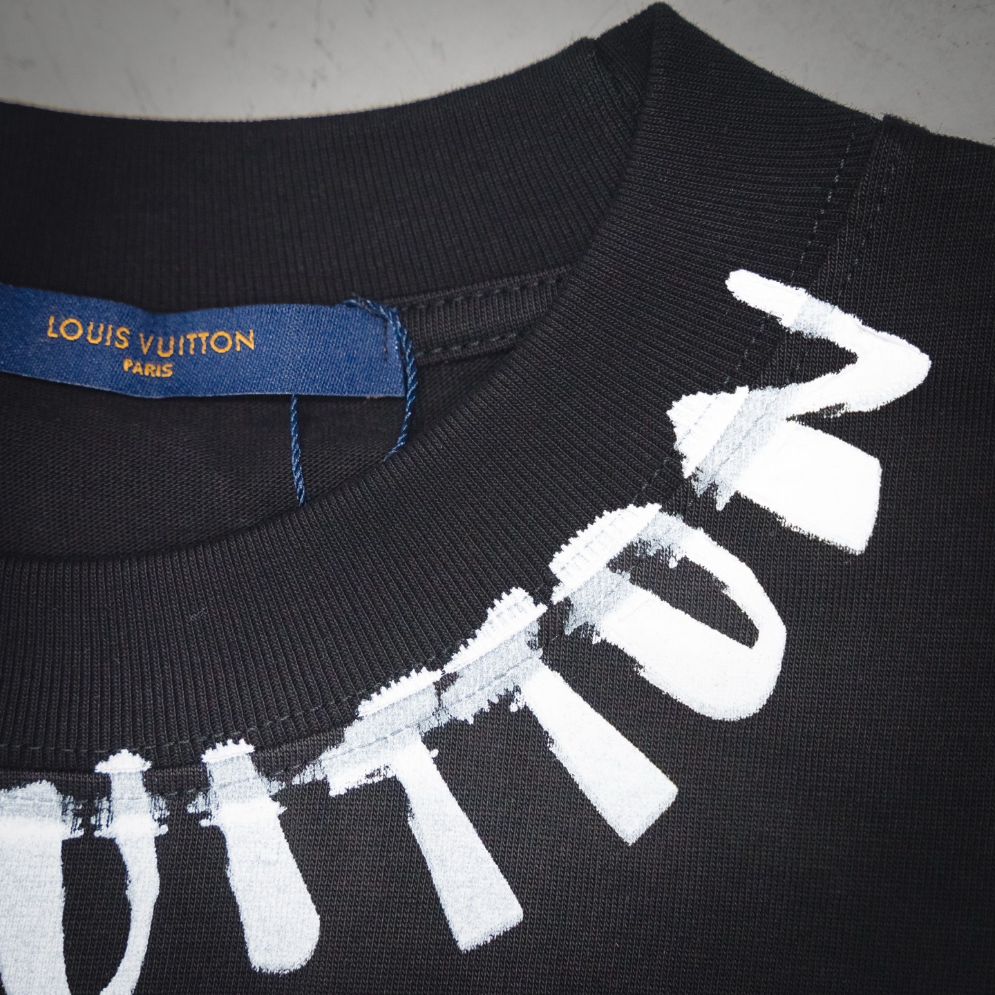 Louis Vuitton /路易威登 25ss领口logo链条标识胶印圆领短袖T恤 黑色 白色