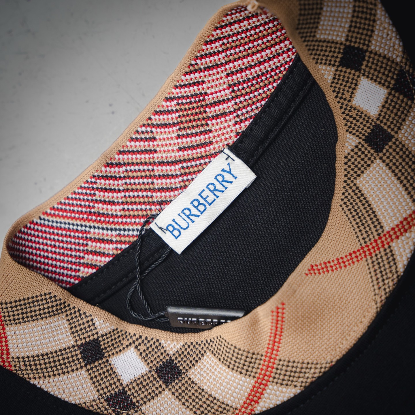 Burberry/巴宝莉 25ss 格纹领拼接短袖 BURBERRY新款圆领 T恤衫