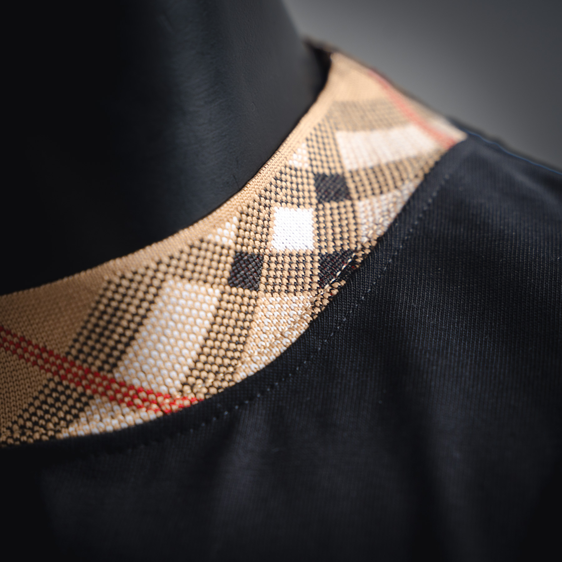 Burberry/巴宝莉 25ss 格纹领拼接短袖 BURBERRY新款圆领 T恤衫