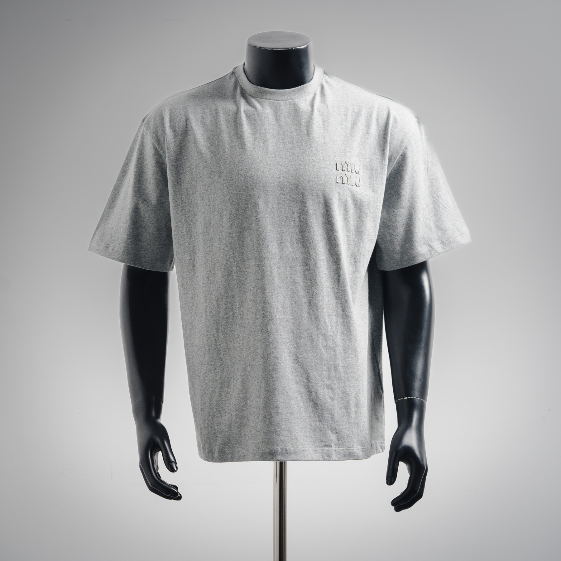 本地自取💰MIU MIU缪缪MM 贴绣字母LOGO短袖T恤正品购入开发，支精梳棉平纹，*索罗纳罗纹，进口刺绣，面料酵洗，定制：商标，合身版型Size：S-XL