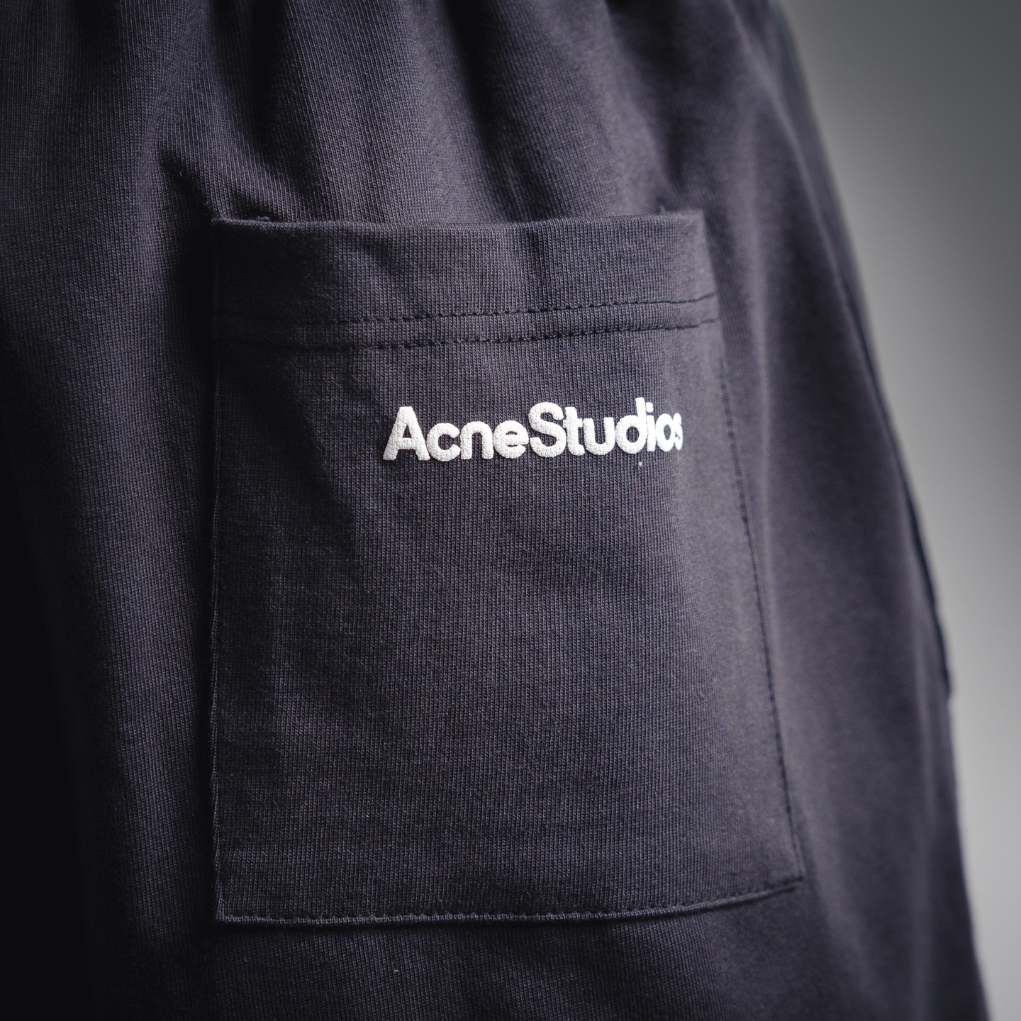 Acne Studion 25ss后背口袋字母logo 短裤 风格字母印花小LOGO短裤