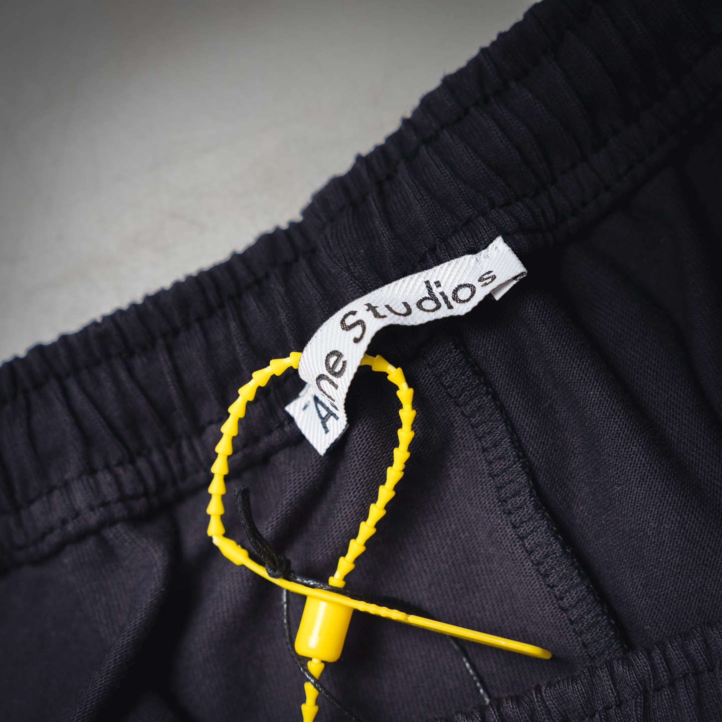 Acne Studion 25ss后背口袋字母logo 短裤 风格字母印花小LOGO短裤