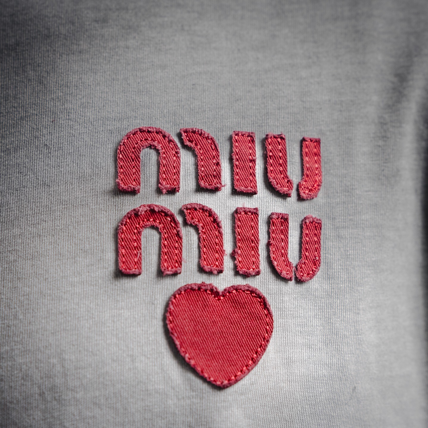 Miu Miu/缪缪 25ss 水洗做旧爱心贴布绣短袖T恤