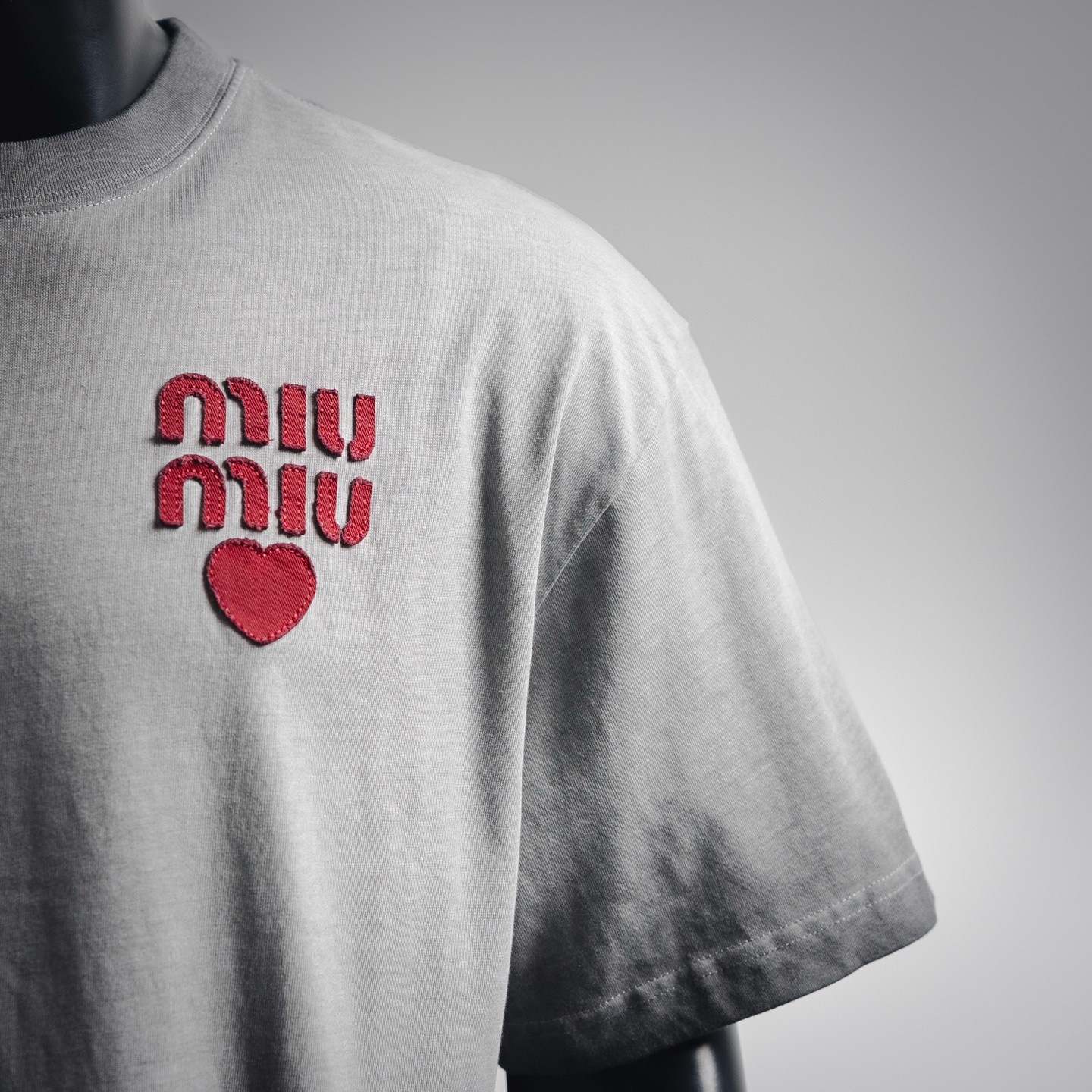 Miu Miu/缪缪 25ss 水洗做旧爱心贴布绣短袖T恤