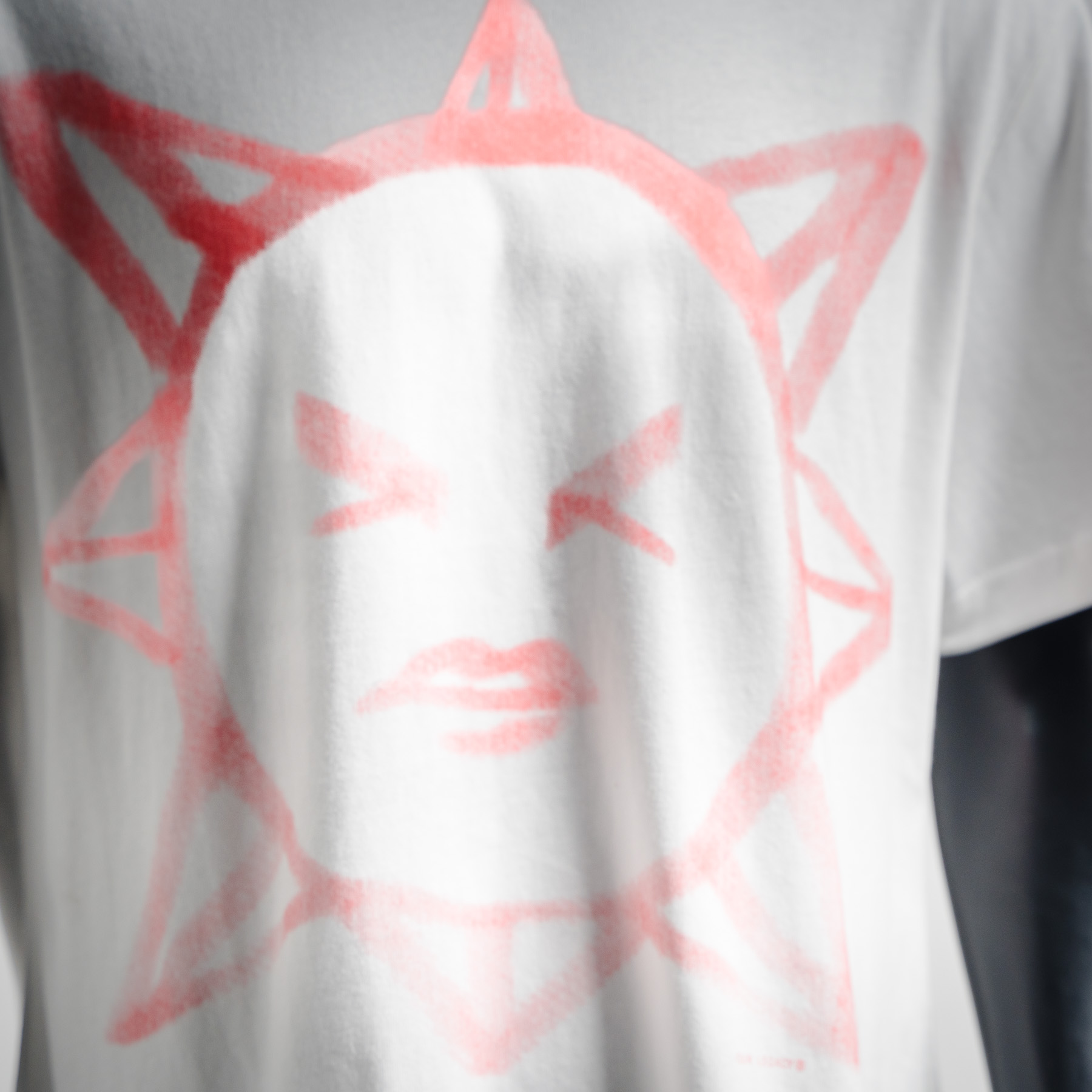 OUR LEGACY眯眼太阳logo印花短袖T恤-Chinese UA Cheap High Quatity Brand Clothes Bags handbags Sneakers wholesale wholesaler seller from China Factory suppliers Fashion Clothing Shoes best Quality Beautiful Price OUR LEGACY眯眼太阳logo印花短袖T恤