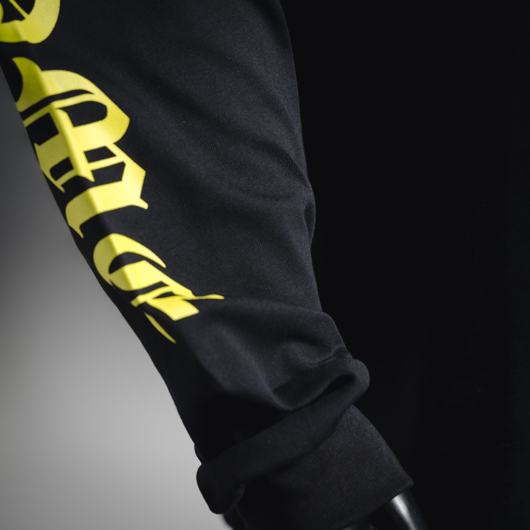 Come hearts/克罗心CH 25ss领口彩色梵文圆领长袖黑色/白色-Chinese UA Cheap High Quatity Brand Clothes Bags handbags Sneakers wholesale wholesaler seller from China Factory suppliers Fashion Clothing Shoes best Quality Beautiful Price Come hearts/克罗心CH 25ss领口彩色梵文圆领长袖黑色/白色