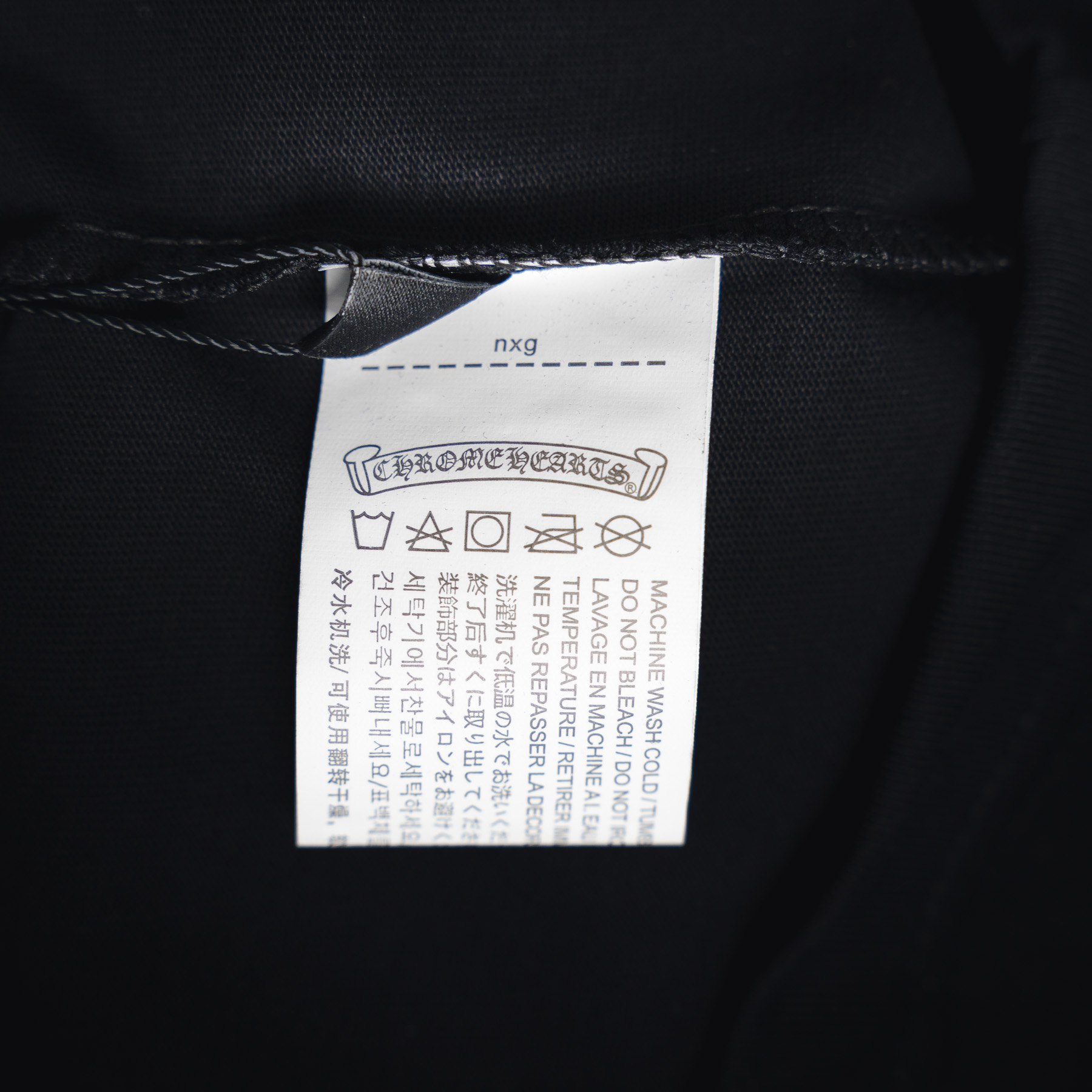 Come hearts/克罗心CH 25ss领口彩色梵文圆领长袖黑色/白色-Chinese UA Cheap High Quatity Brand Clothes Bags handbags Sneakers wholesale wholesaler seller from China Factory suppliers Fashion Clothing Shoes best Quality Beautiful Price Come hearts/克罗心CH 25ss领口彩色梵文圆领长袖黑色/白色