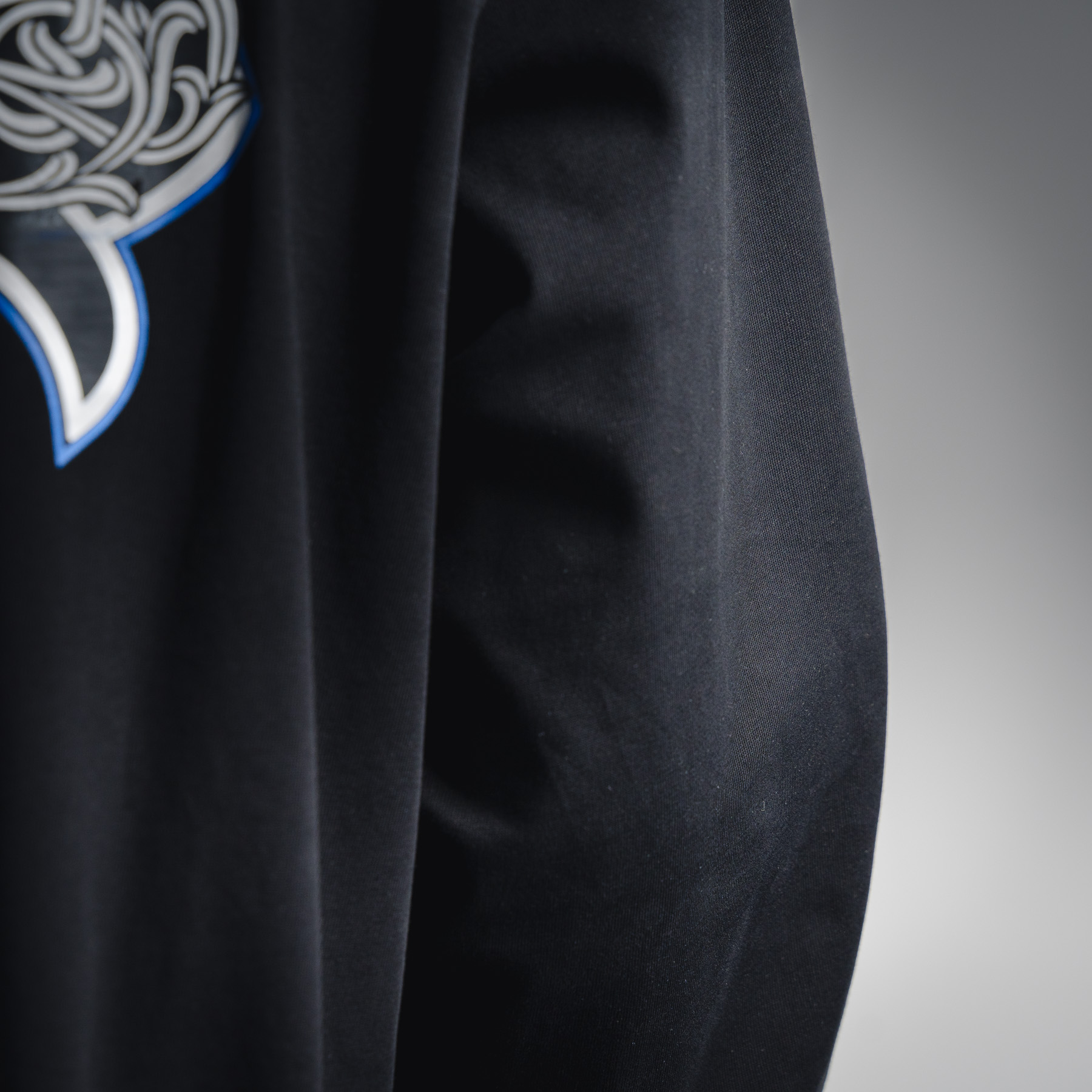 Come hearts/克罗心CH 25ss蓝色马蹄十字圆领长袖黑色/白色-High Quatity Cheap Brand wholesale wholesaler seller Clothes Bags handbags Sneakers Top Fashion Clothing Shoes from China Factory Chinese suppliers best Quality Beautiful Price Come hearts/克罗心CH 25ss蓝色马蹄十字圆领长袖黑色/白色