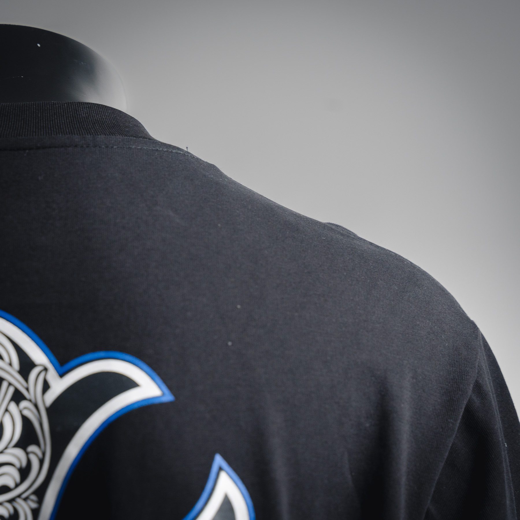 Come hearts/克罗心CH 25ss蓝色马蹄十字圆领长袖黑色/白色-High Quatity Cheap Brand wholesale wholesaler seller Clothes Bags handbags Sneakers Top Fashion Clothing Shoes from China Factory Chinese suppliers best Quality Beautiful Price Come hearts/克罗心CH 25ss蓝色马蹄十字圆领长袖黑色/白色