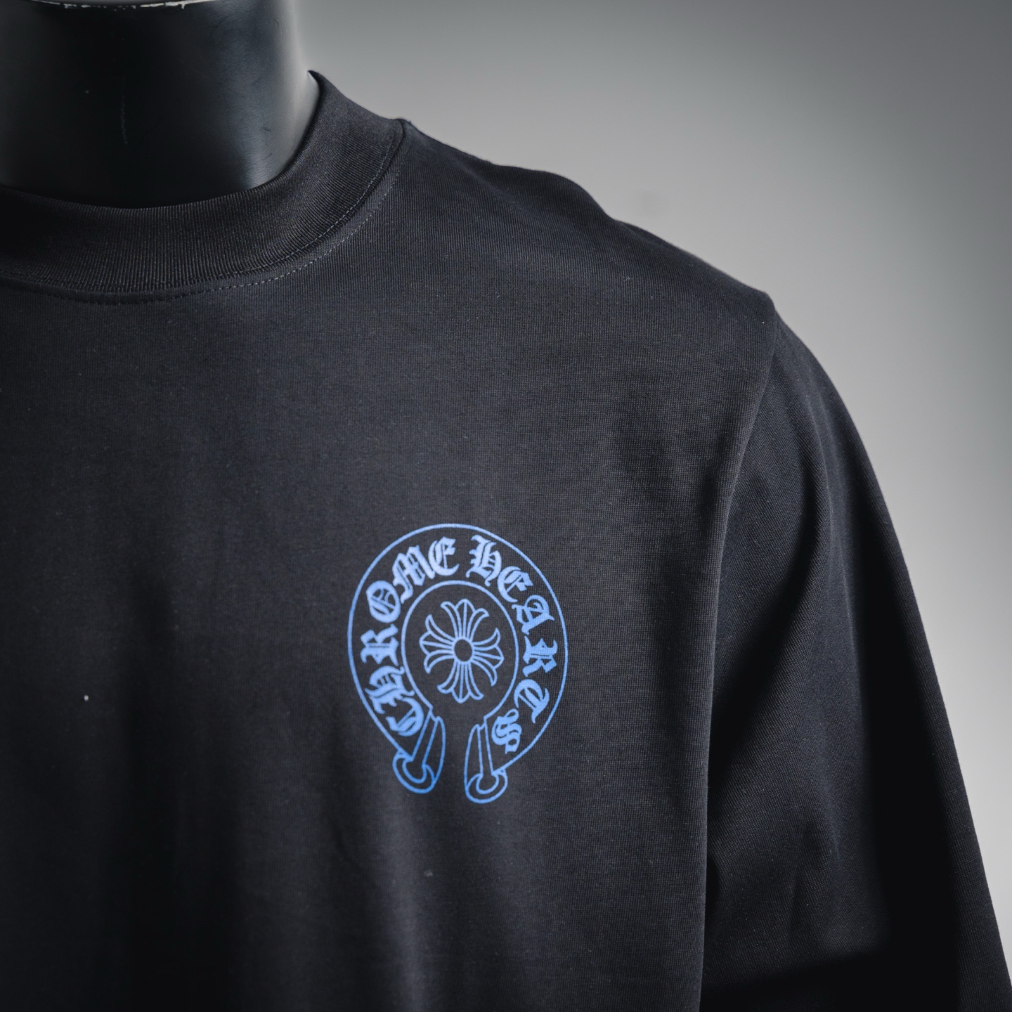 Come hearts/克罗心CH 25ss蓝色马蹄十字圆领长袖黑色/白色-High Quatity Cheap Brand wholesale wholesaler seller Clothes Bags handbags Sneakers Top Fashion Clothing Shoes from China Factory Chinese suppliers best Quality Beautiful Price Come hearts/克罗心CH 25ss蓝色马蹄十字圆领长袖黑色/白色