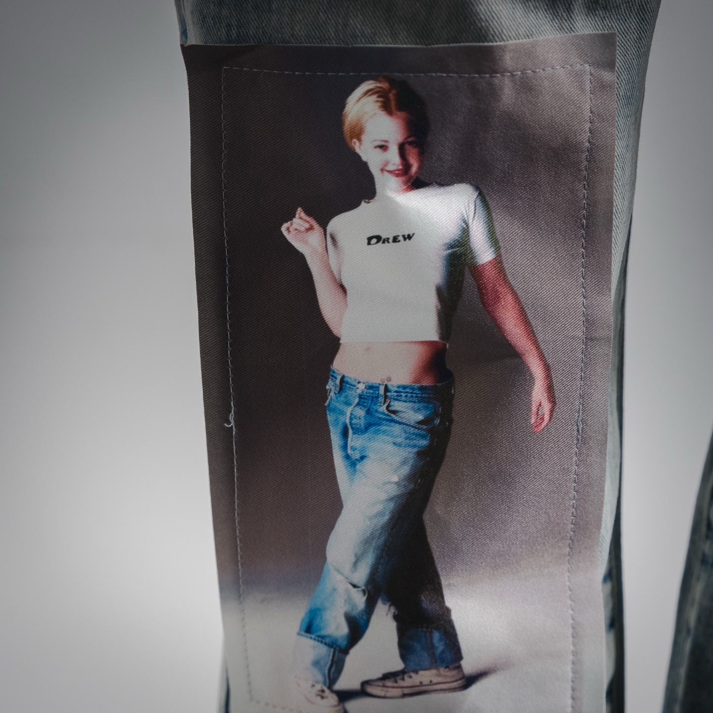 Drew house比伯同款笑脸数码图片贴布拼接牛仔裤比伯同款 蓝-Chinese UA Cheap High Quatity Brand Clothes Bags handbags Sneakers wholesale wholesaler seller from China Factory suppliers Fashion Clothing Shoes best Quality Beautiful Price Drew house比伯同款笑脸数码图片贴布拼接牛仔裤比伯同款 蓝