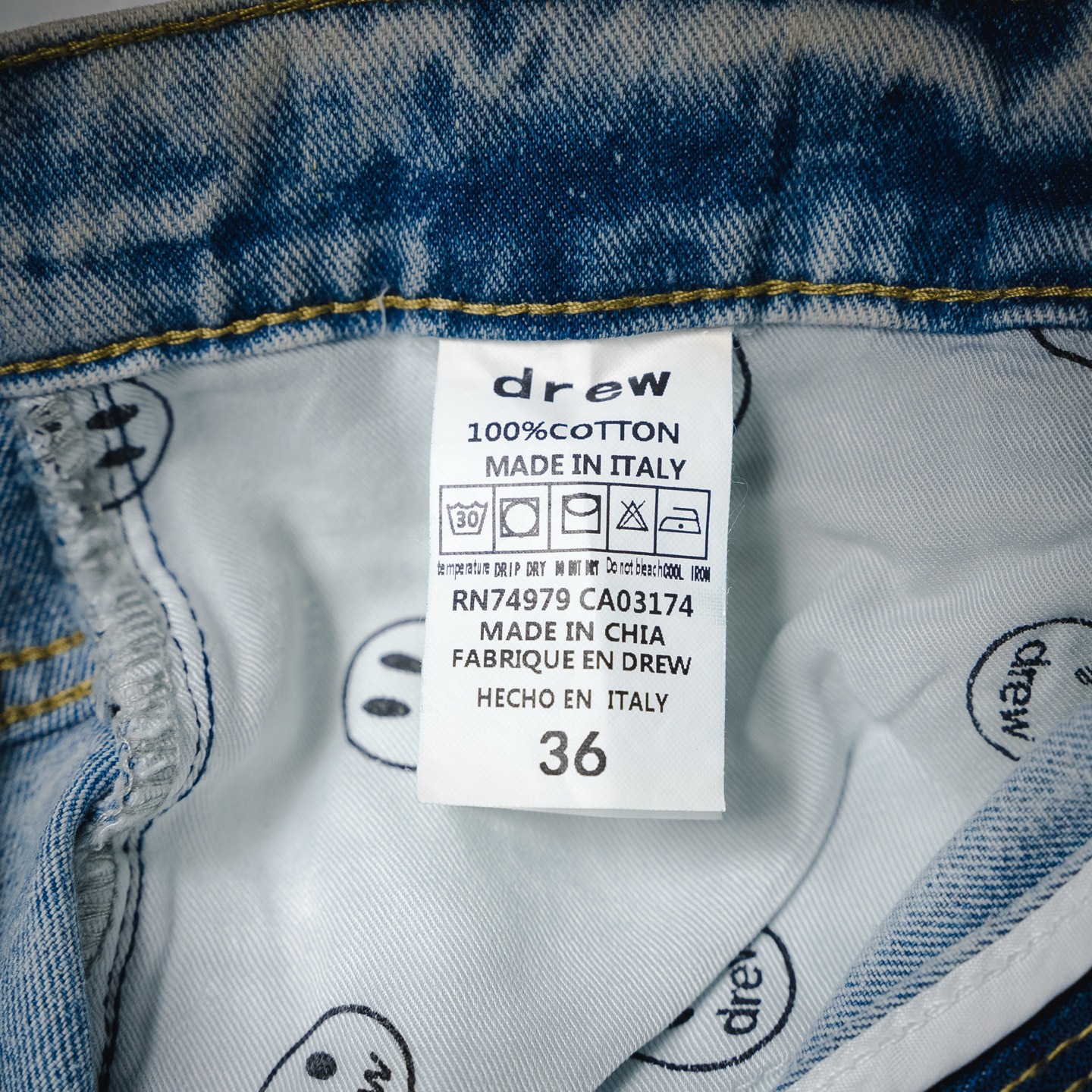 Drew house比伯同款笑脸数码图片贴布拼接牛仔裤比伯同款 蓝-Chinese UA Cheap High Quatity Brand Clothes Bags handbags Sneakers wholesale wholesaler seller from China Factory suppliers Fashion Clothing Shoes best Quality Beautiful Price Drew house比伯同款笑脸数码图片贴布拼接牛仔裤比伯同款 蓝
