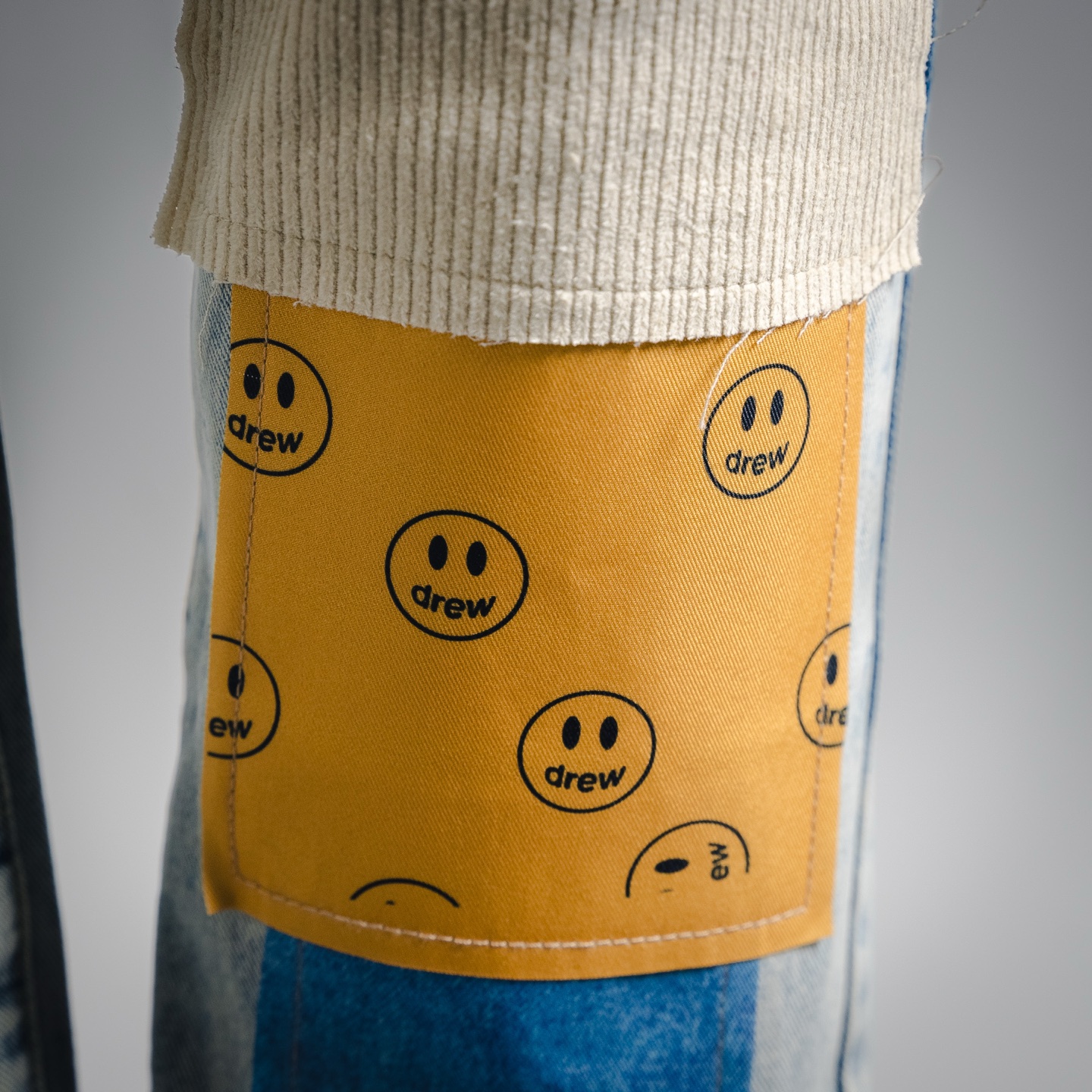 Drew house比伯同款笑脸数码图片贴布拼接牛仔裤比伯同款 蓝-Chinese UA Cheap High Quatity Brand Clothes Bags handbags Sneakers wholesale wholesaler seller from China Factory suppliers Fashion Clothing Shoes best Quality Beautiful Price Drew house比伯同款笑脸数码图片贴布拼接牛仔裤比伯同款 蓝