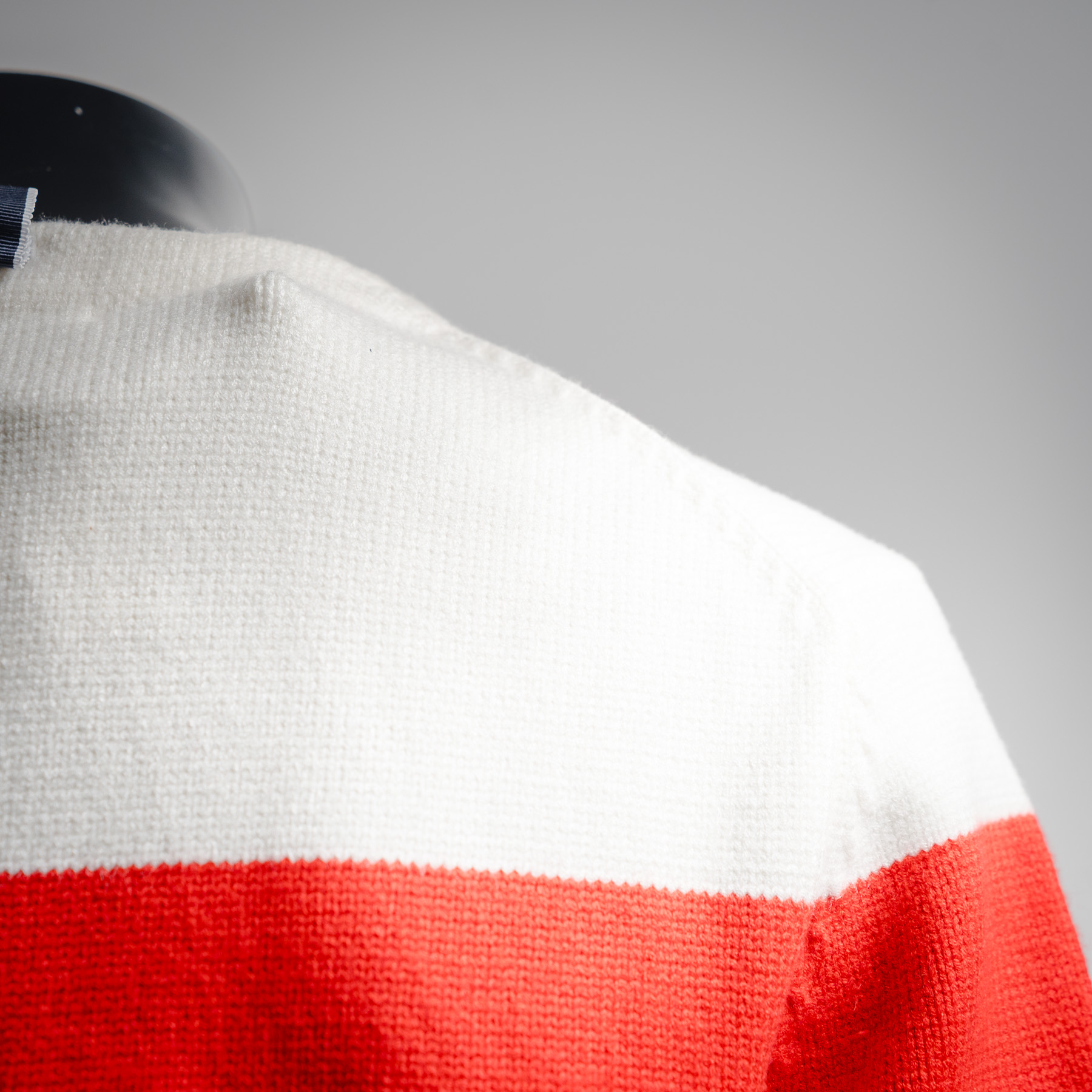 THOM BROWNE SS25 新年限定 红色条纹侧边开衩设计条纹圆领毛衣红色