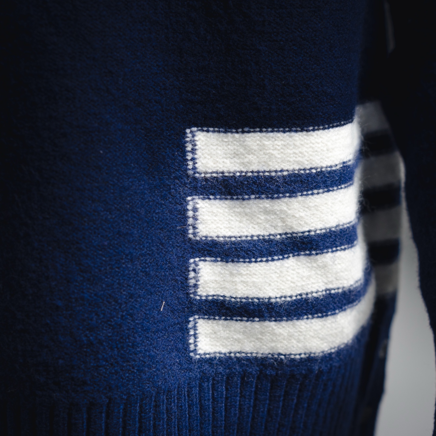 THOM BROWNE 汤姆布朗 TB 23ss新季产品四条纹圆领套头毛衣