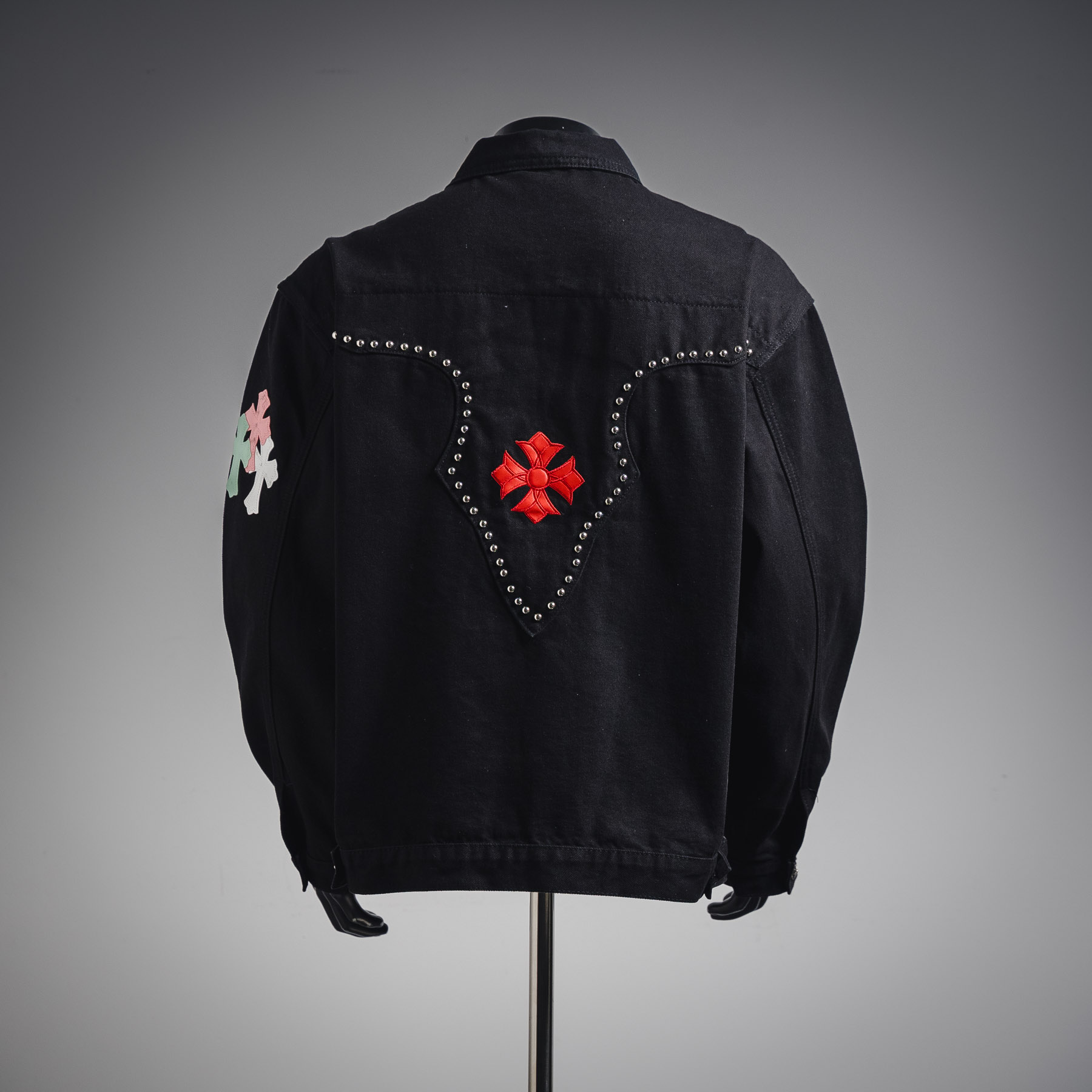 Chrome Hearts克罗心25ss铆钉多彩logo重工牛仔外套 黑色-Chinese UA Cheap High Quatity Brand Clothes Bags handbags Sneakers wholesale wholesaler seller from China Factory suppliers Fashion Clothing Shoes best Quality Beautiful Price Chrome Hearts克罗心25ss铆钉多彩logo重工牛仔外套 黑色