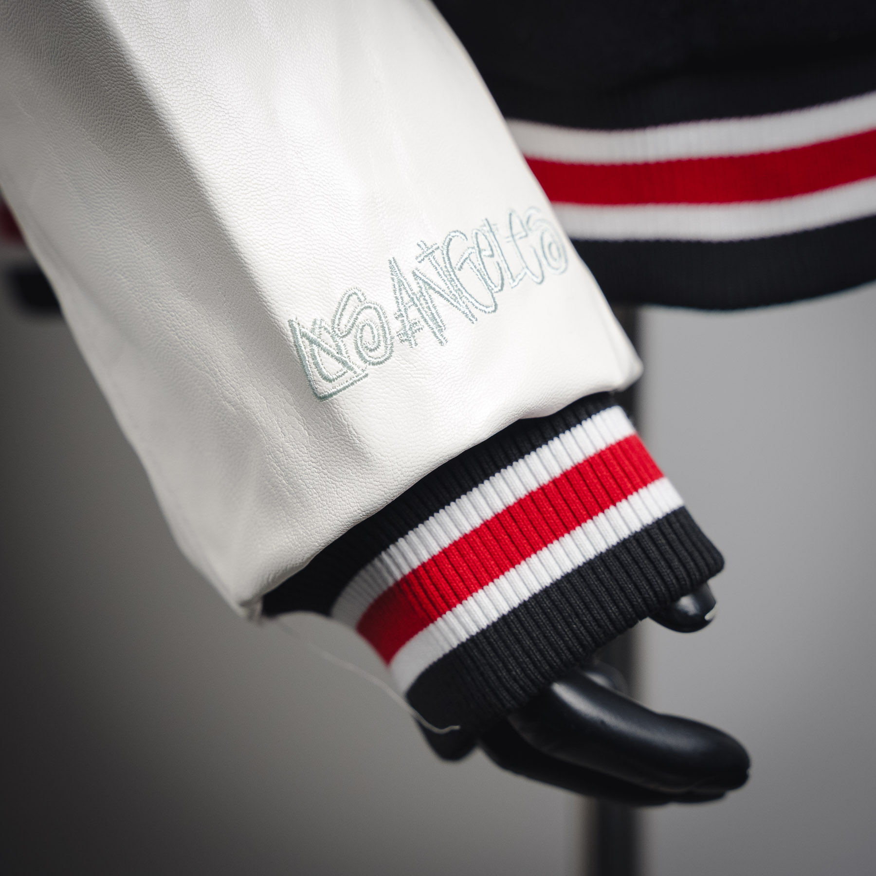 斯图西Stussy 三方联名款拼接刺绣棒球服加棉夹克外套 黑色-莆田鞋,莆田鞋货源,高仿鞋,高仿鞋货源,安福档口,莆田高仿鞋,莆田鞋批发,高仿鞋批发,莆田高仿运动鞋,高仿运动鞋,莆田运动鞋 斯图西Stussy 三方联名款拼接刺绣棒球服加棉夹克外套 黑色