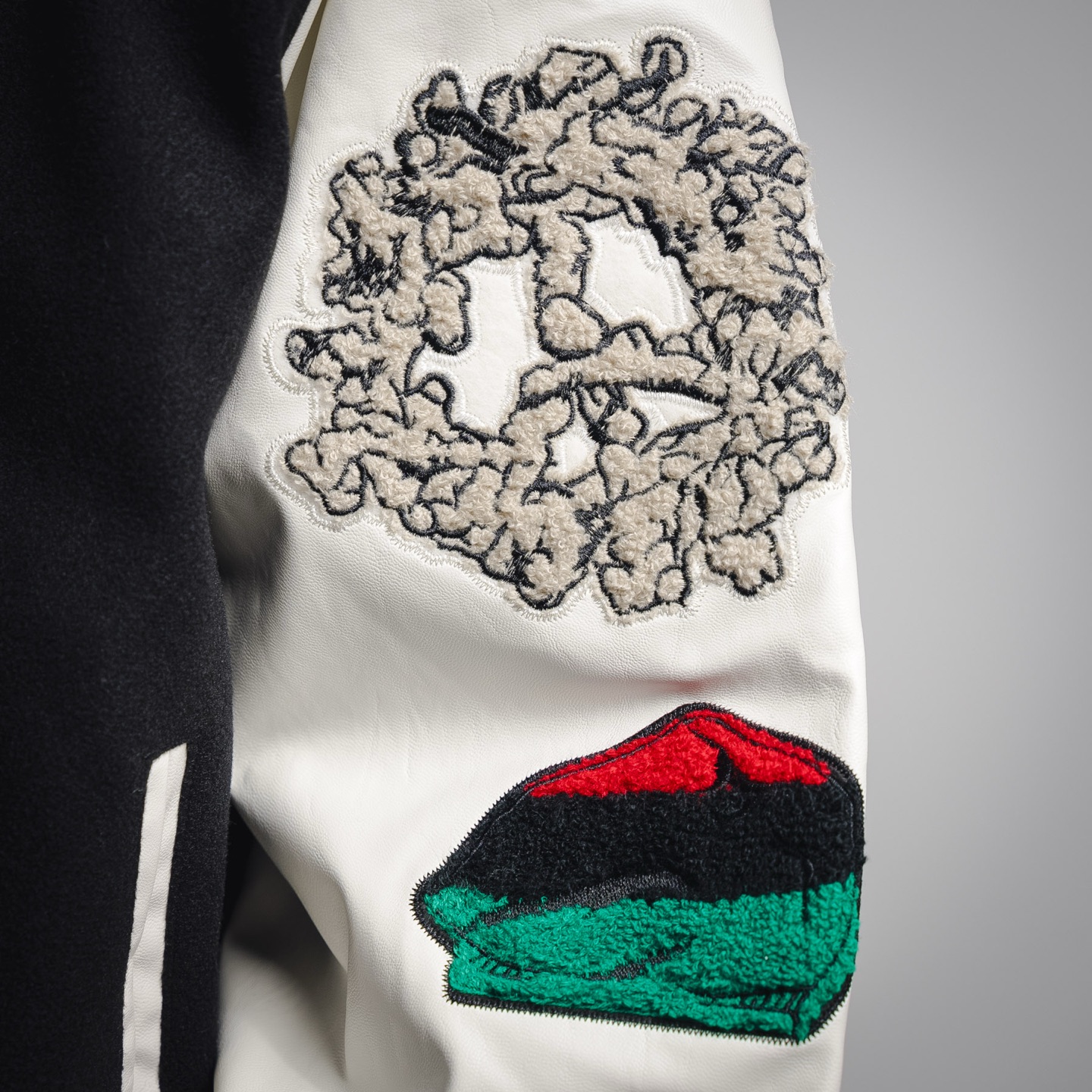 斯图西Stussy 三方联名款拼接刺绣棒球服加棉夹克外套 黑色-莆田鞋,莆田鞋货源,高仿鞋,高仿鞋货源,安福档口,莆田高仿鞋,莆田鞋批发,高仿鞋批发,莆田高仿运动鞋,高仿运动鞋,莆田运动鞋 斯图西Stussy 三方联名款拼接刺绣棒球服加棉夹克外套 黑色