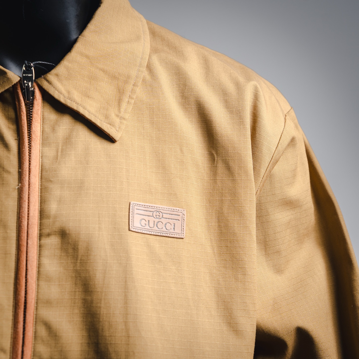 GUCCi/古驰25FW净色老花双面GG翻领夹克外套-Chinese UA Cheap High Quatity Brand Clothes Bags handbags Sneakers wholesale wholesaler seller from China Factory suppliers Fashion Clothing Shoes best Quality Beautiful Price GUCCi/古驰25FW净色老花双面GG翻领夹克外套