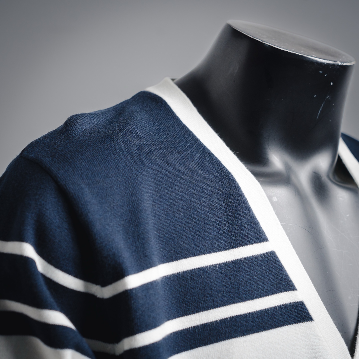 GUCCI古驰 SS25刺绣logo白色条纹V领针织衫毛衣 男女款 白色条纹-Chinese UA Cheap High Quatity Brand Clothes Bags handbags Sneakers wholesale wholesaler seller from China Factory suppliers Fashion Clothing Shoes best Quality Beautiful Price GUCCI古驰 SS25刺绣logo白色条纹V领针织衫毛衣 男女款 白色条纹